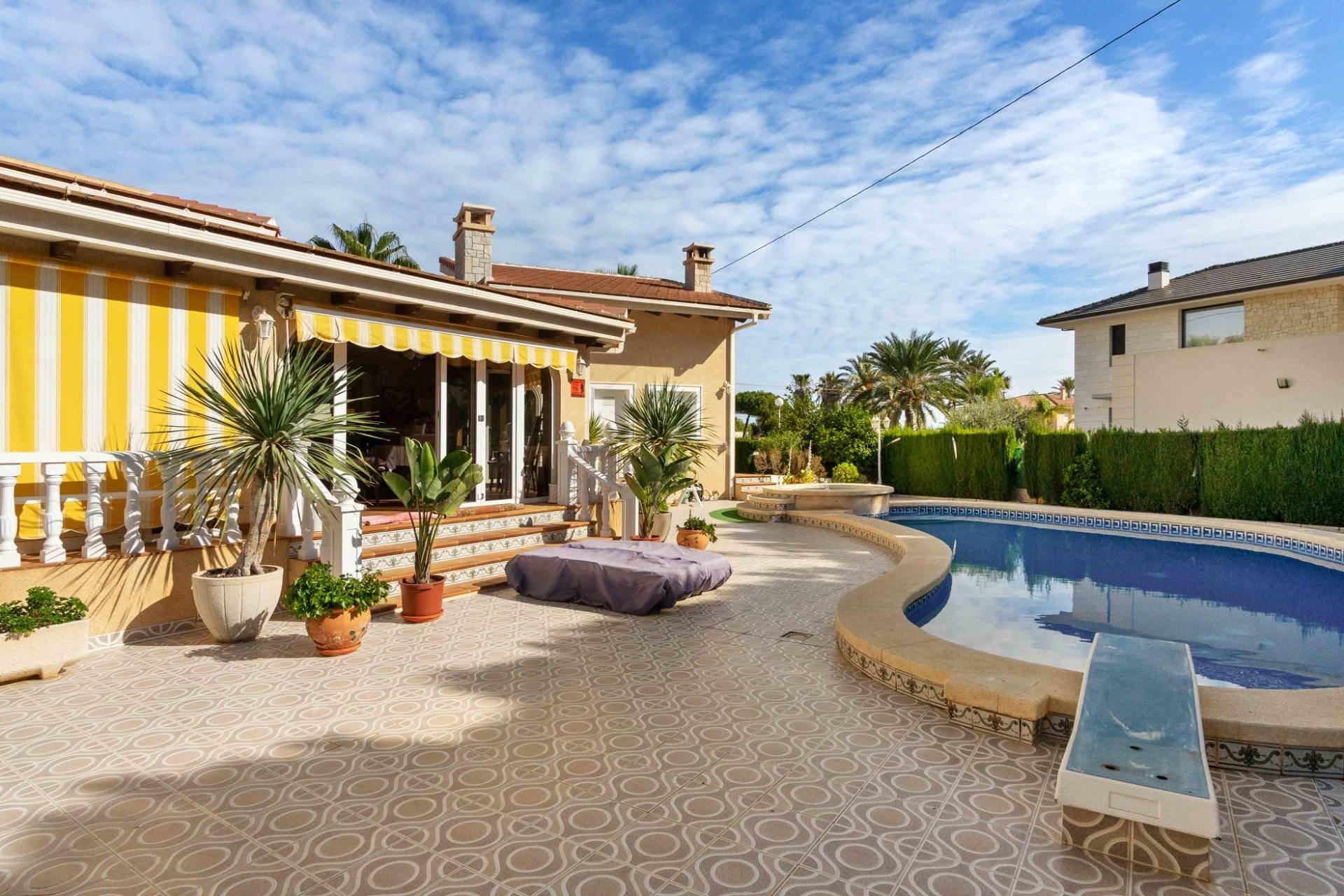 Revente - Villa -
Cabo Roig - Muy Cerca De La Playa