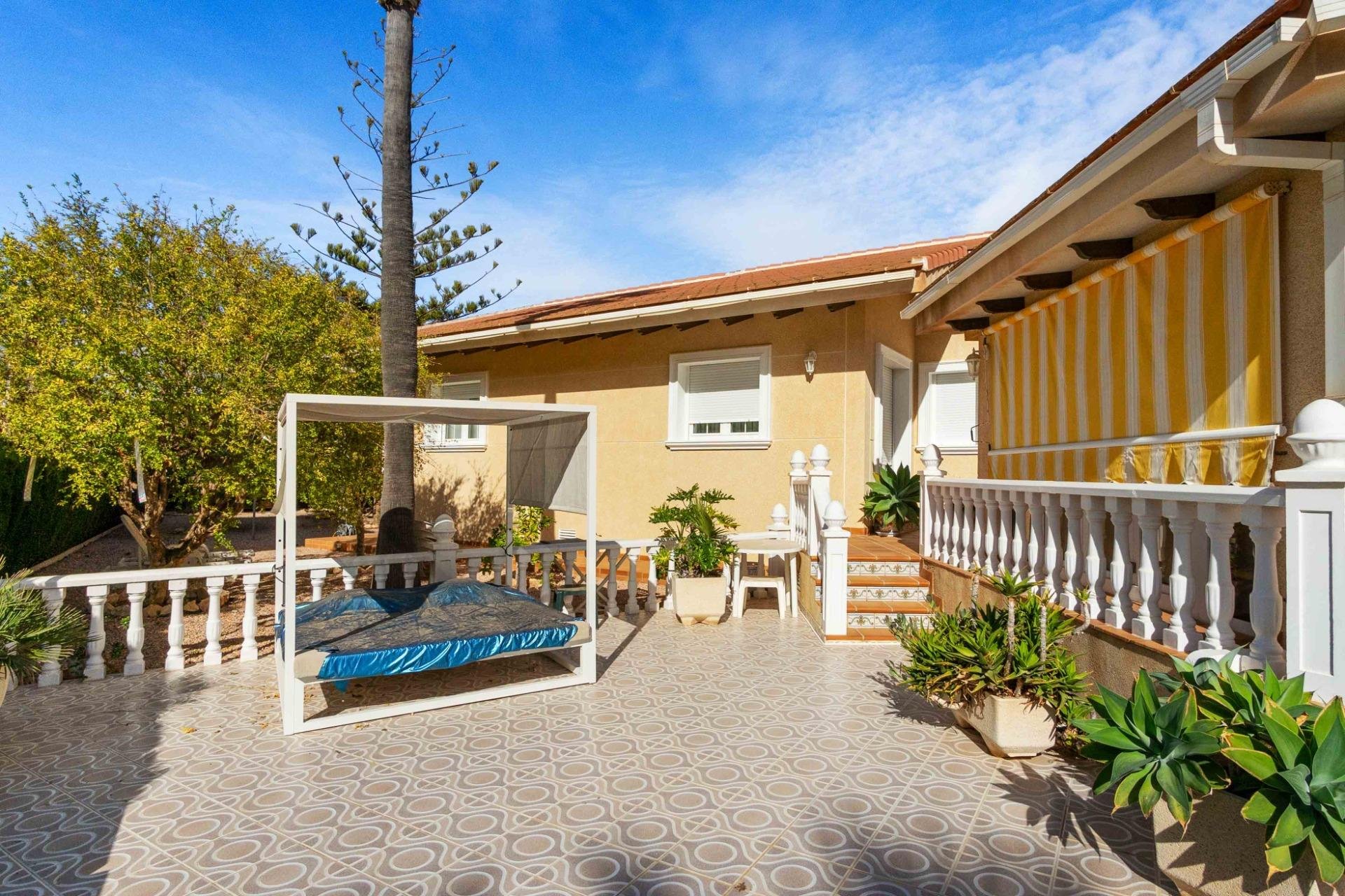 Revente - Villa -
Cabo Roig - Muy Cerca De La Playa