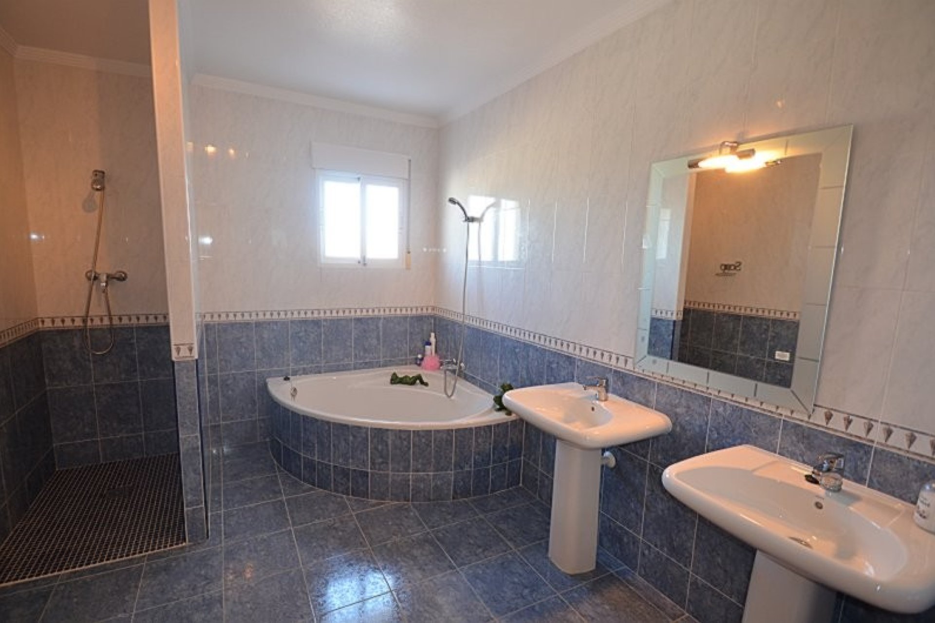 Revente - Villa -
Campos del Río - Inland