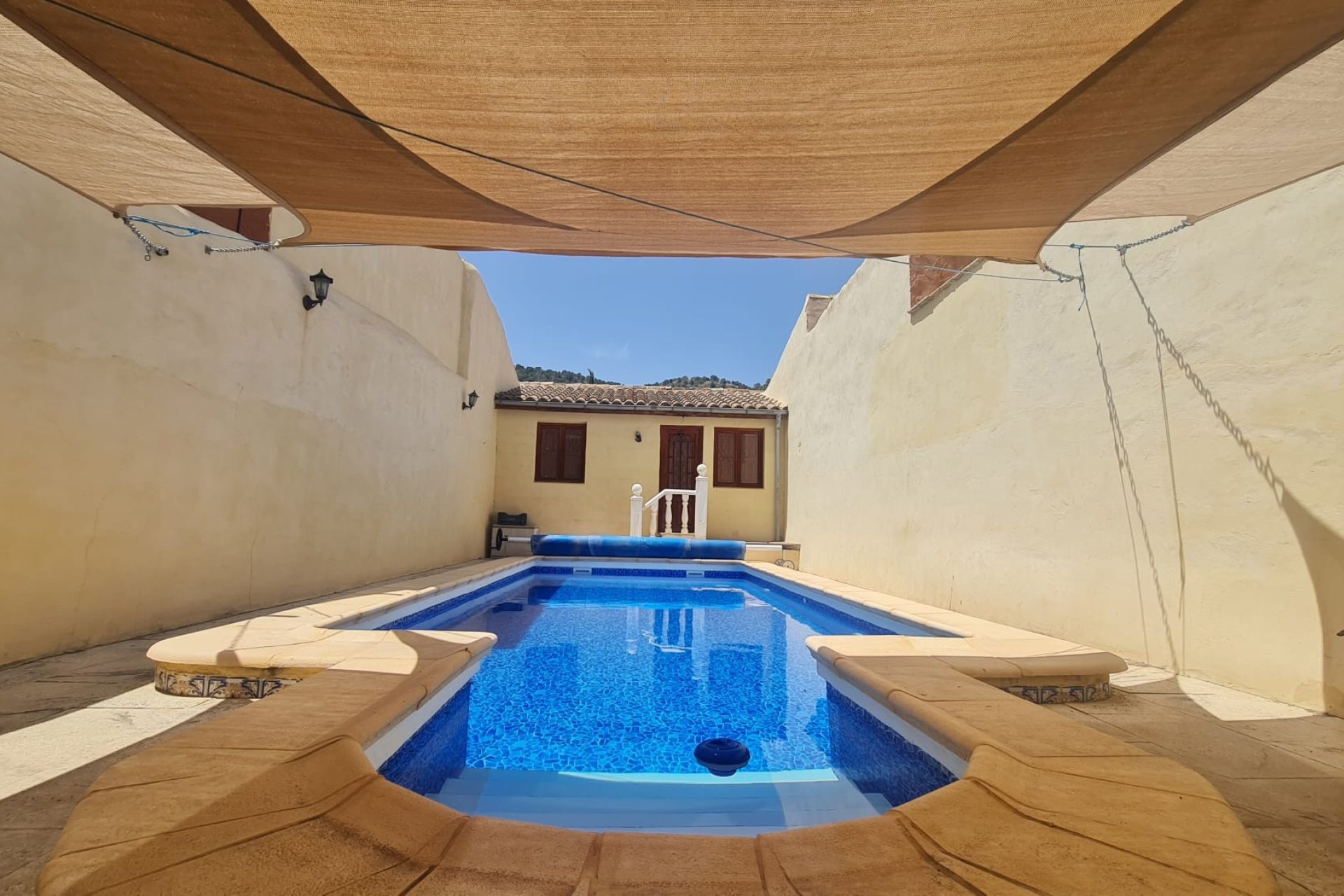 Revente - Villa -
Chinorlet - Inland