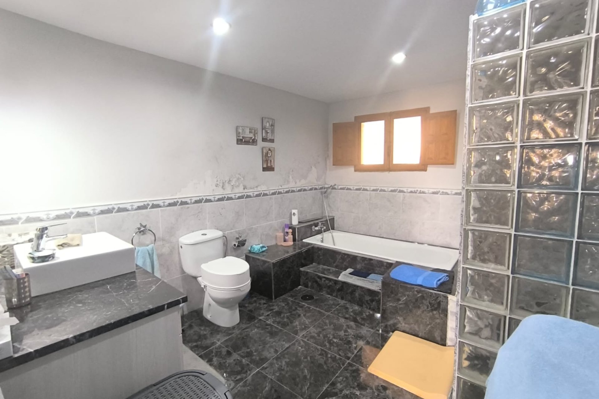 Revente - Villa -
Chinorlet - Inland