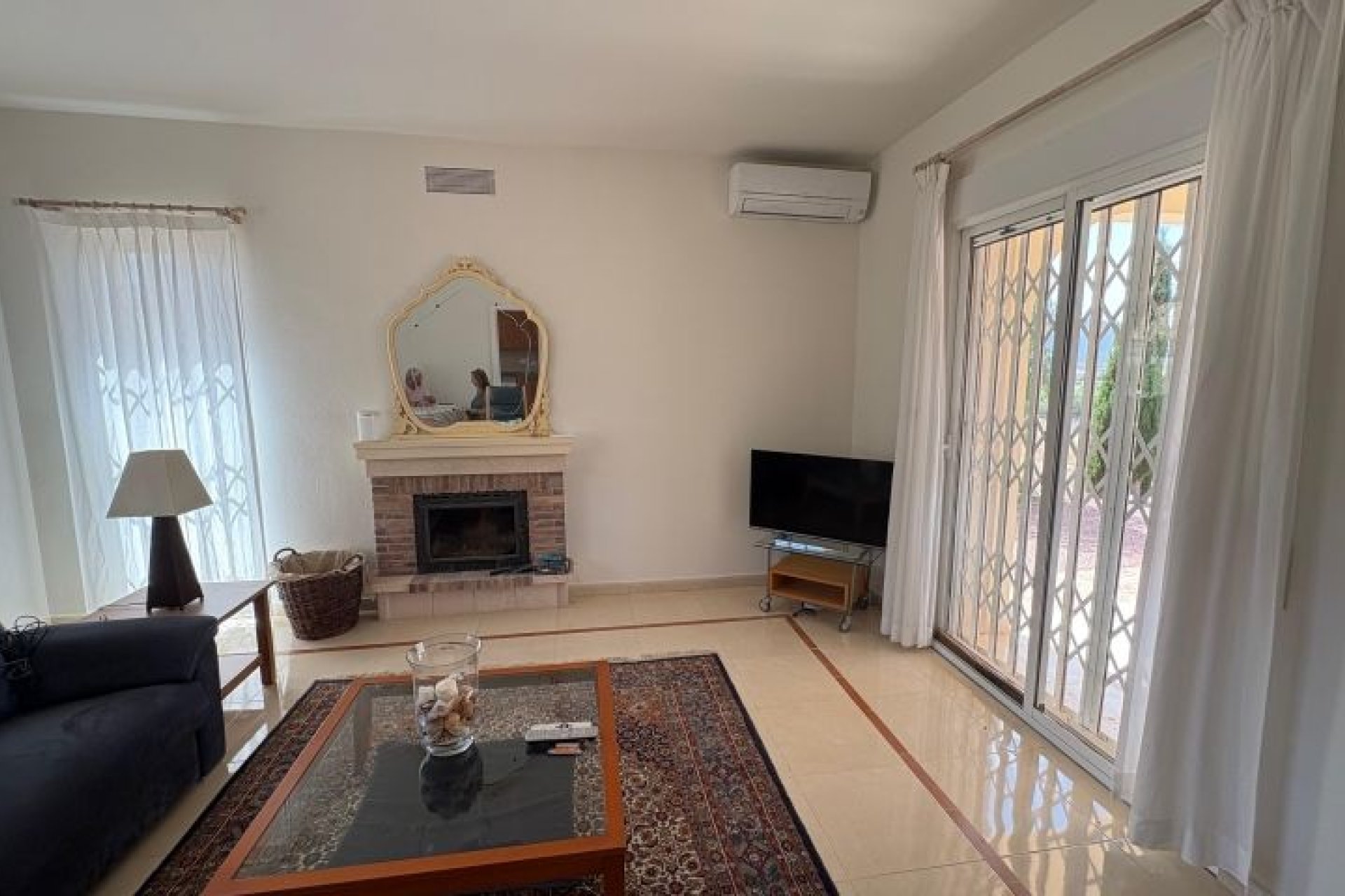 Revente - Villa -
Hondón de las Nieves - Inland