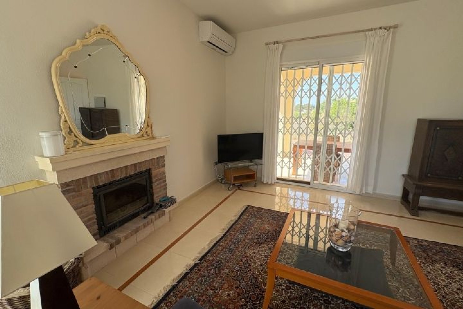Revente - Villa -
Hondón de las Nieves - Inland