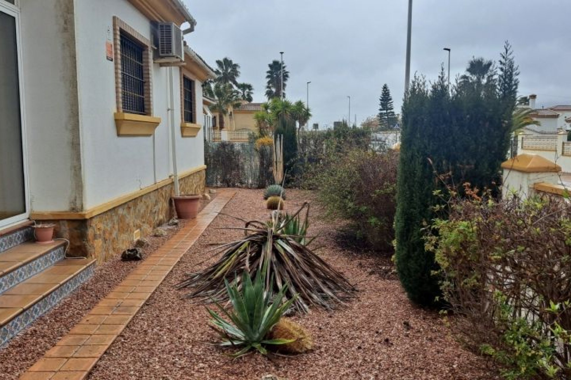 Revente - Villa -
Hondón de las Nieves - Inland