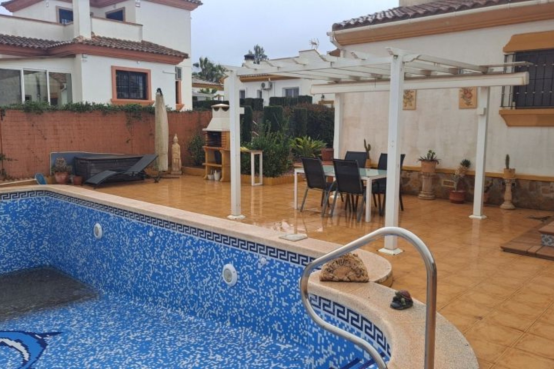 Revente - Villa -
Hondón de las Nieves - Inland