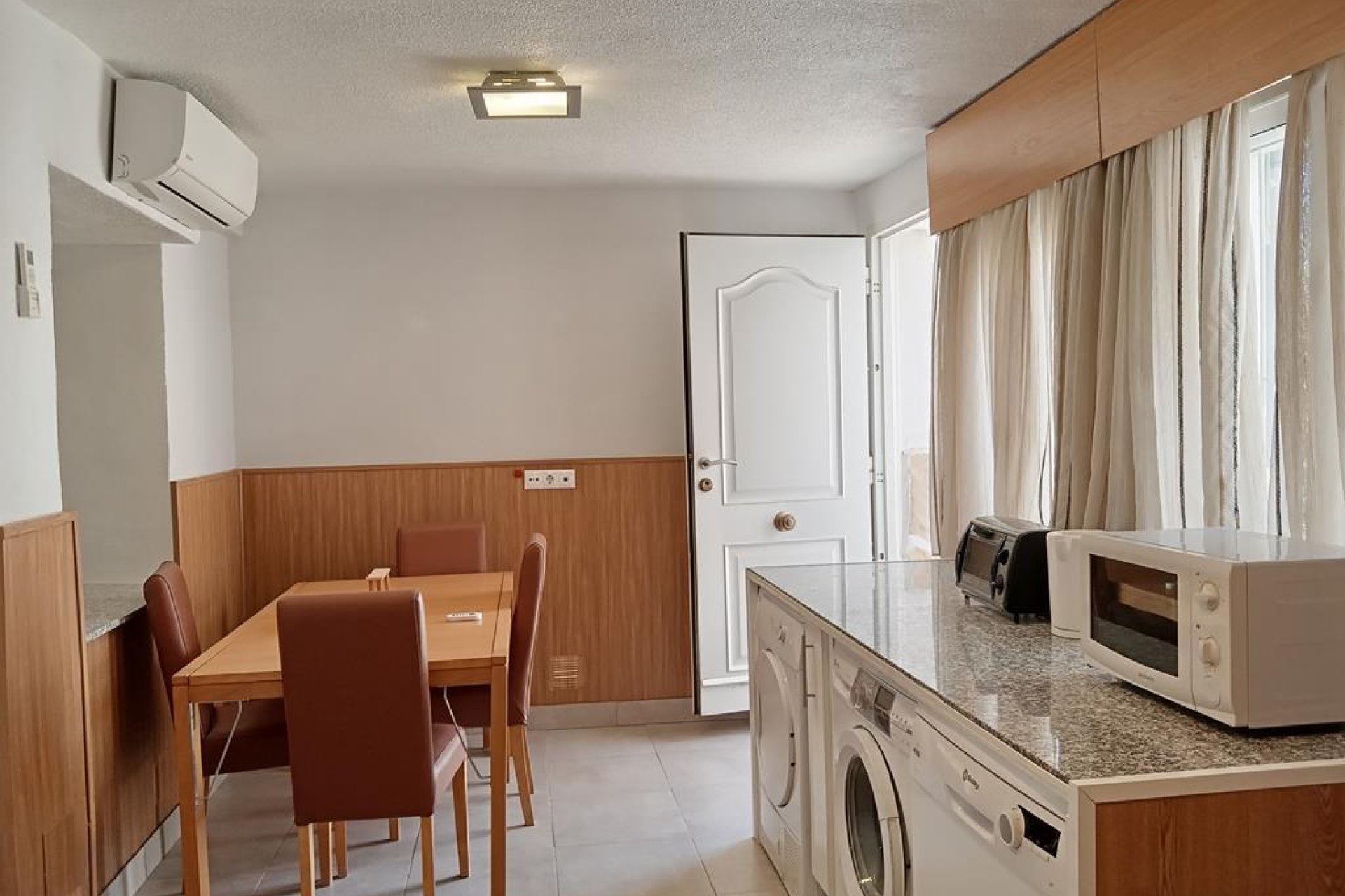 Revente - Villa / Jumelée -
Los Montesinos - PUEBLO CENTRO