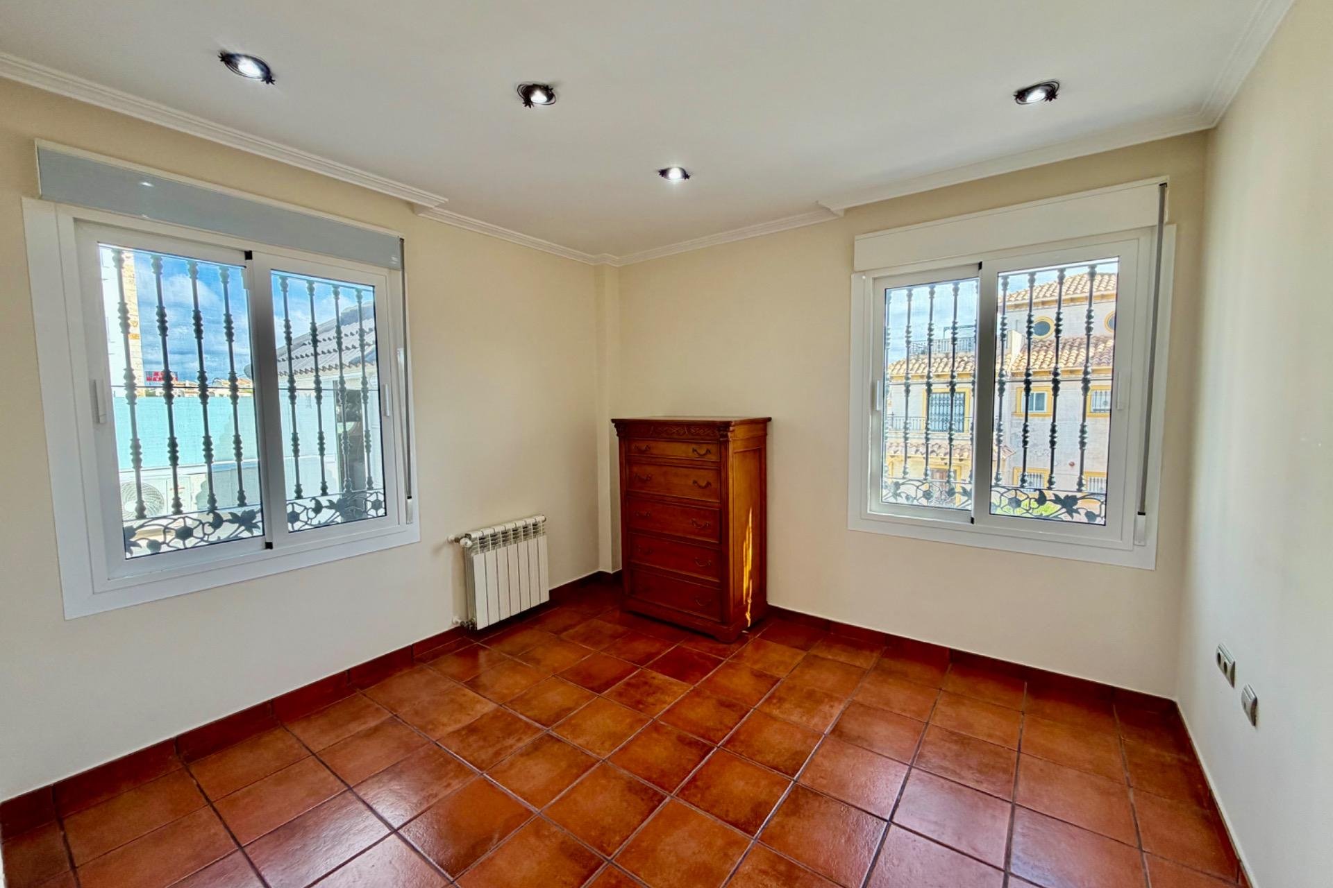 Revente - Villa / Jumelée -
Orihuela Costa - La Zenia