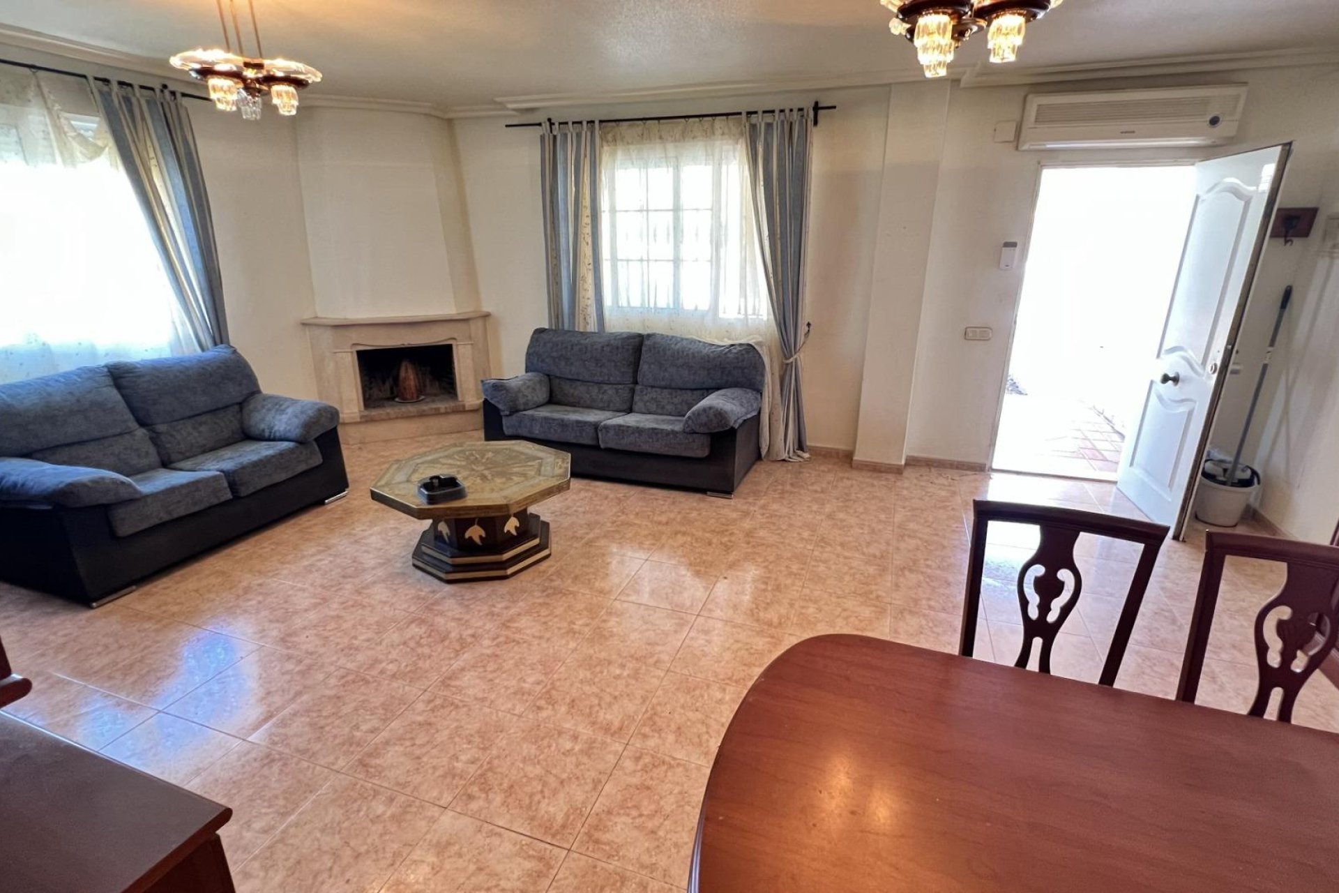 Revente - Villa / Jumelée -
Torrevieja - Aguas Nuevas