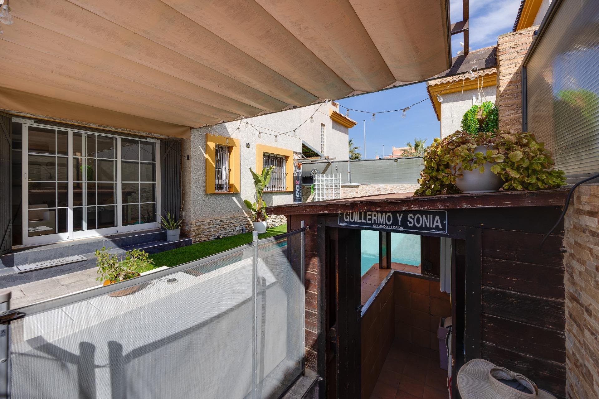 Revente - Villa -
Los Montesinos - La Herrada