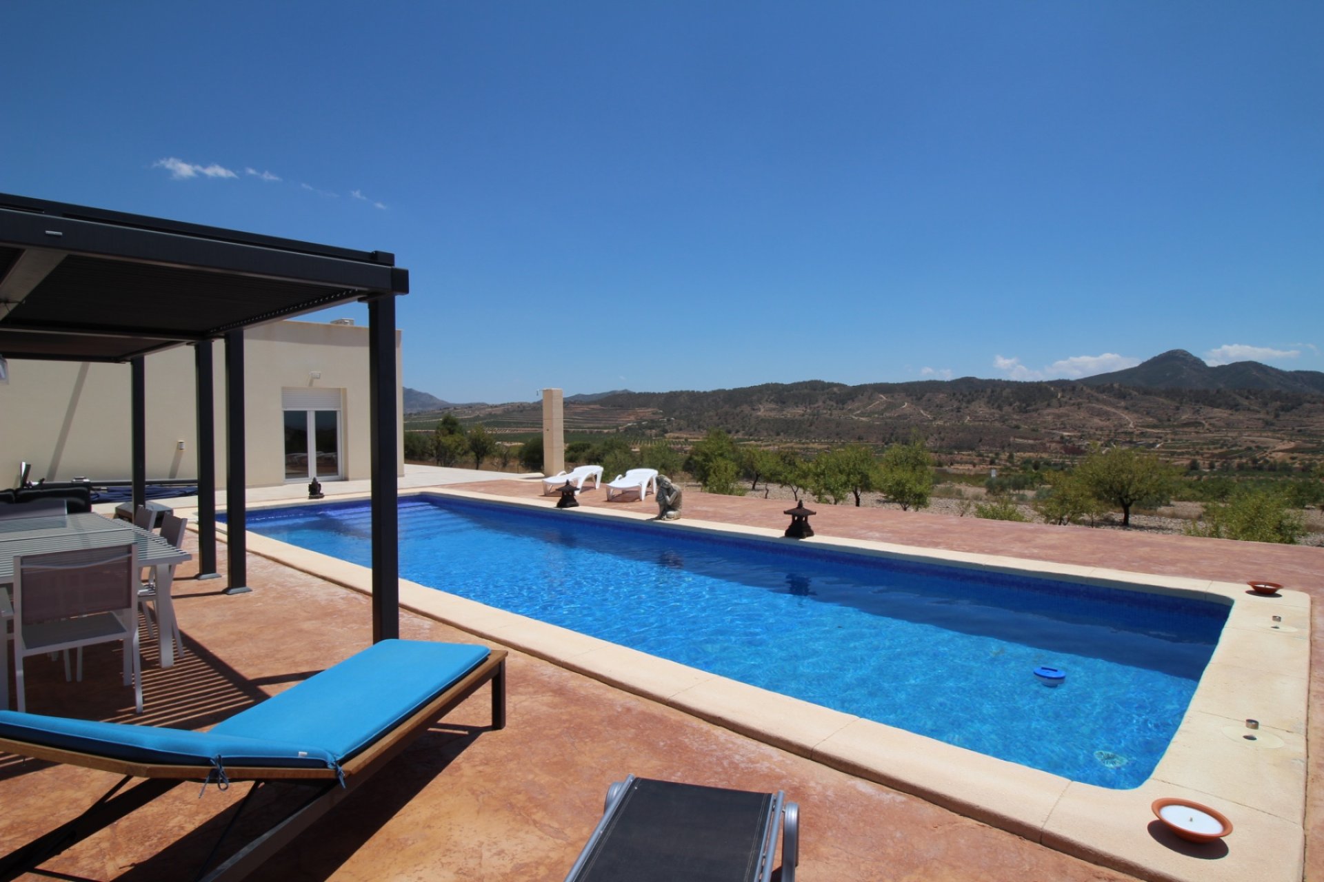 Revente - Villa -
Macisvenda - Inland