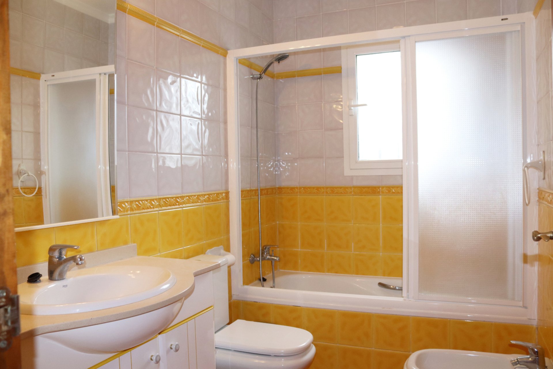 Revente - Villa -
Orba - Inland