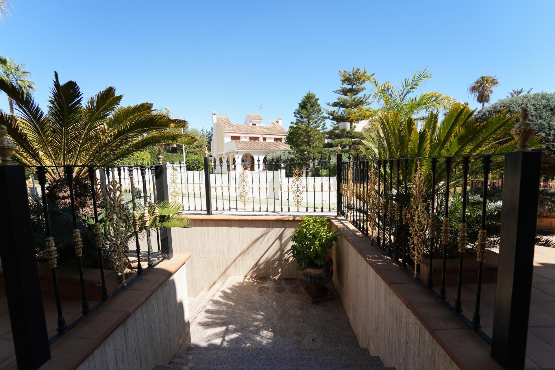 Revente - Villa -
Orihuela Costa - Campoamor