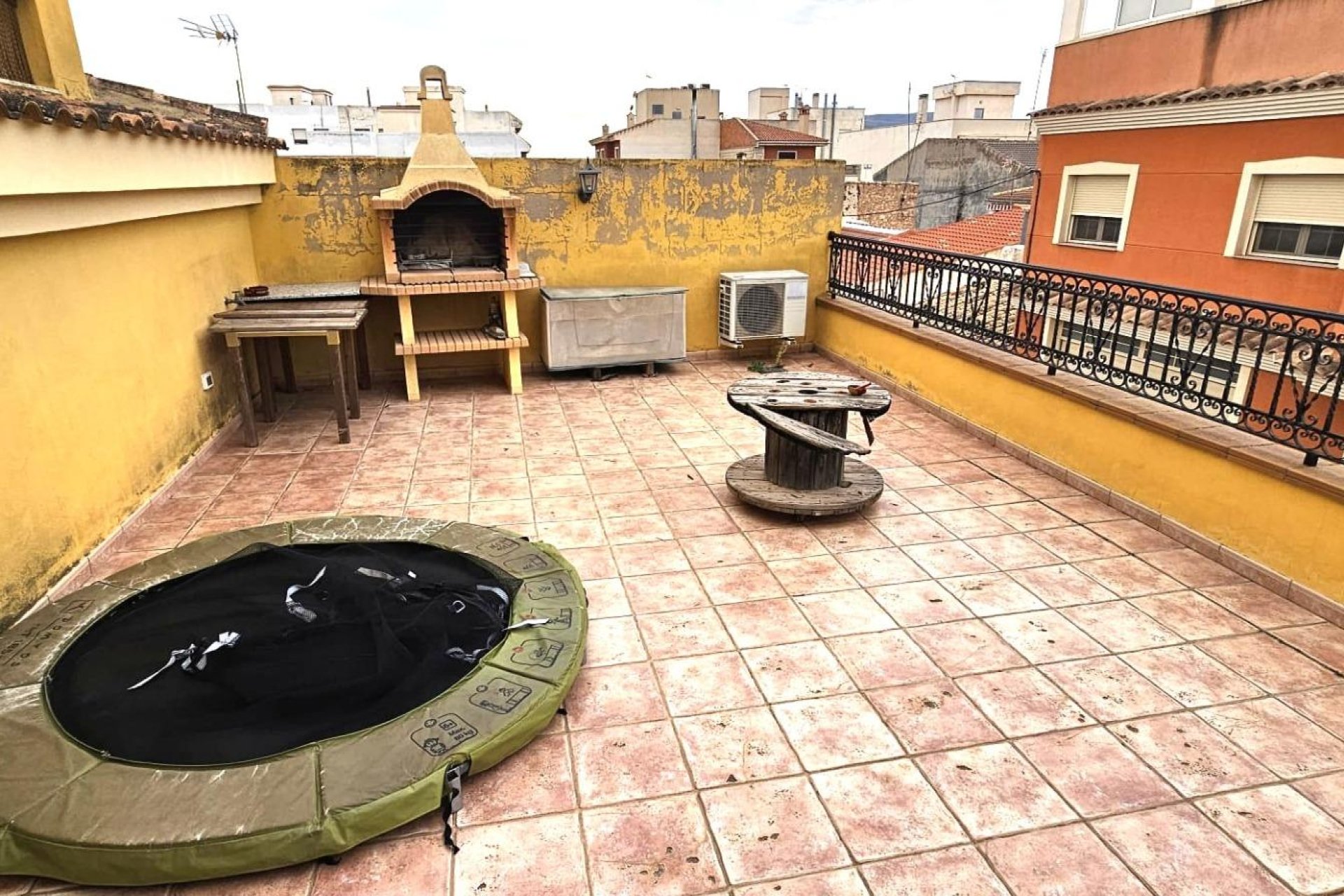 Revente - Villa -
Pinoso - Centro