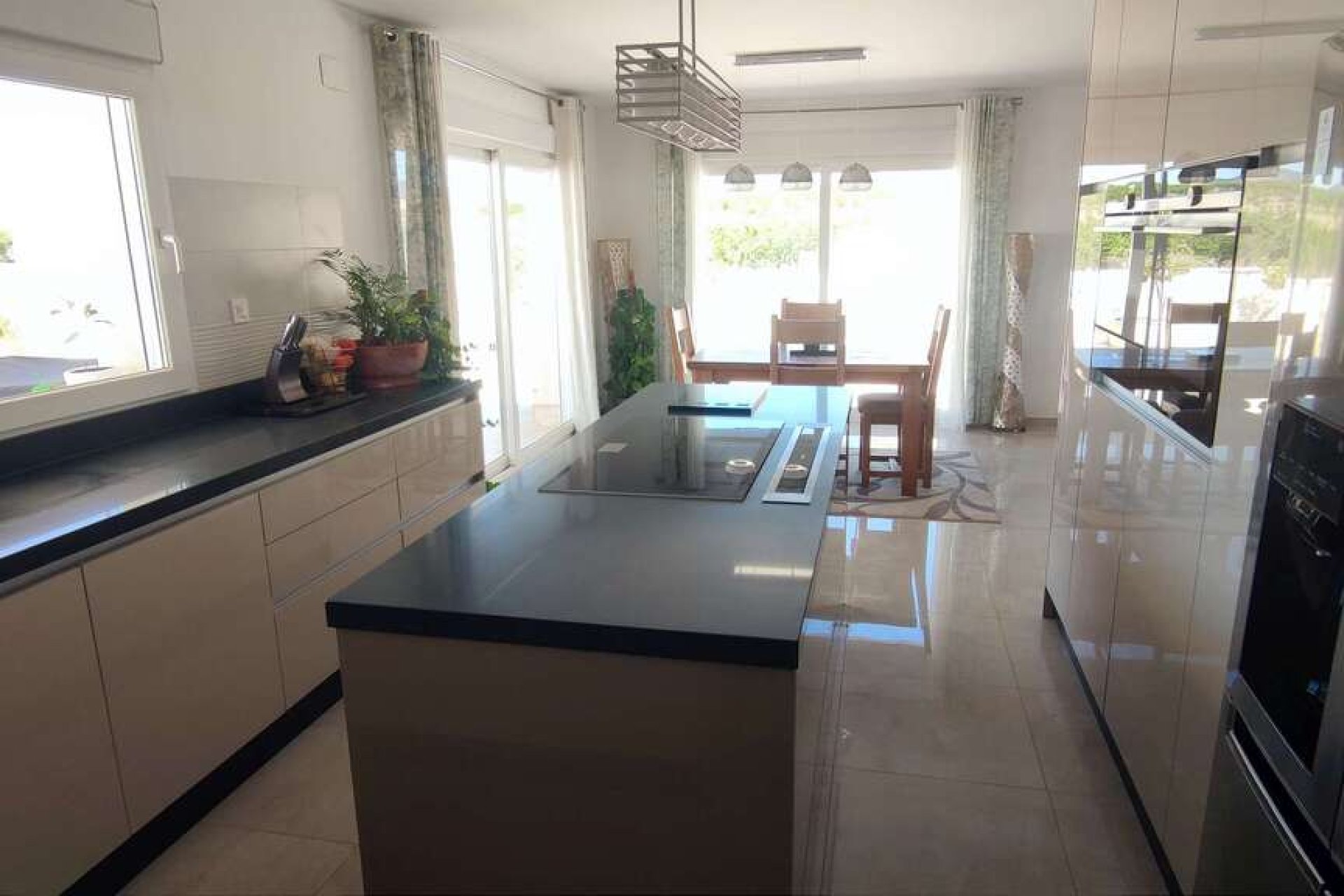 Revente - Villa -
Pinoso - Inland