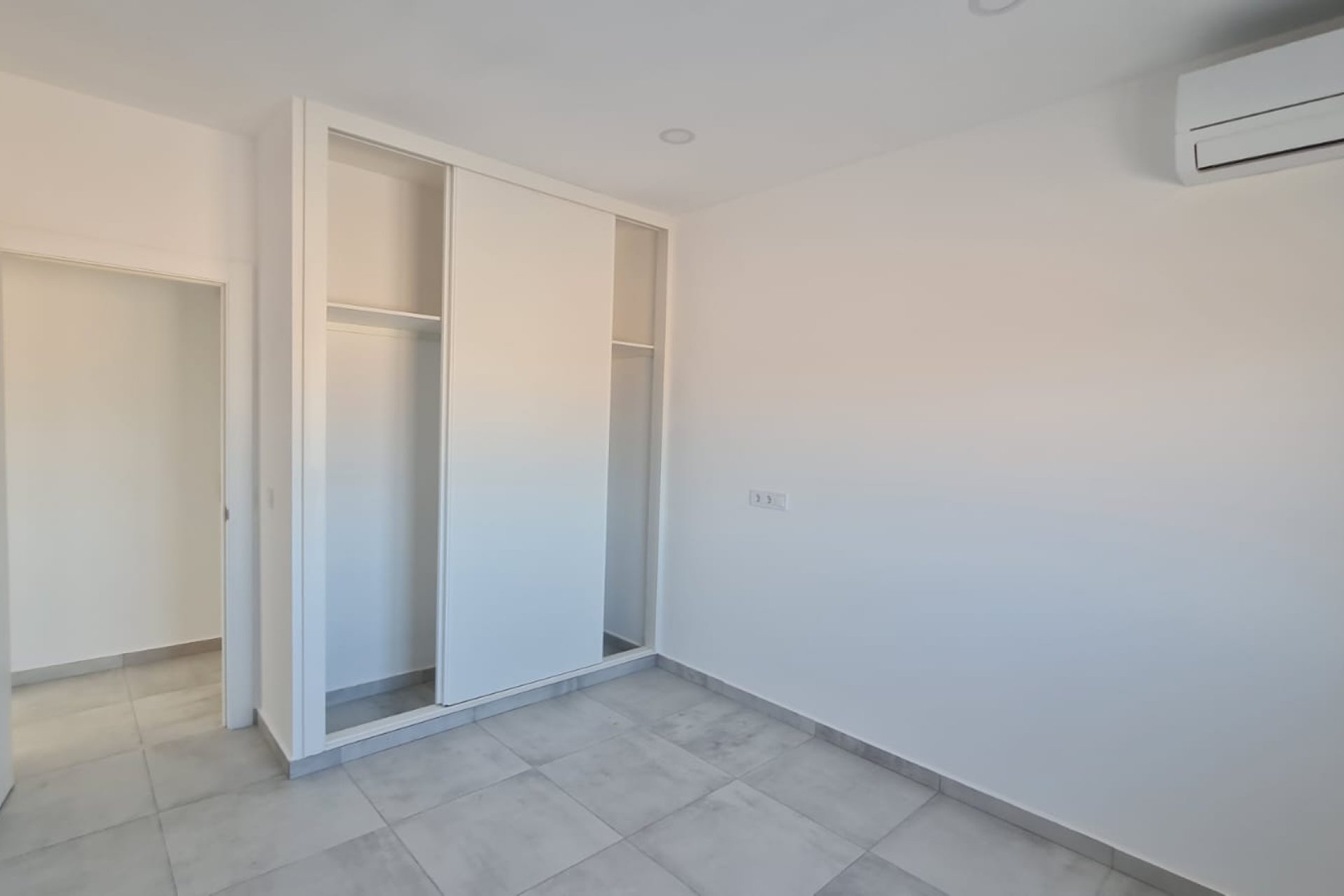 Revente - Villa -
Pinoso - Inland