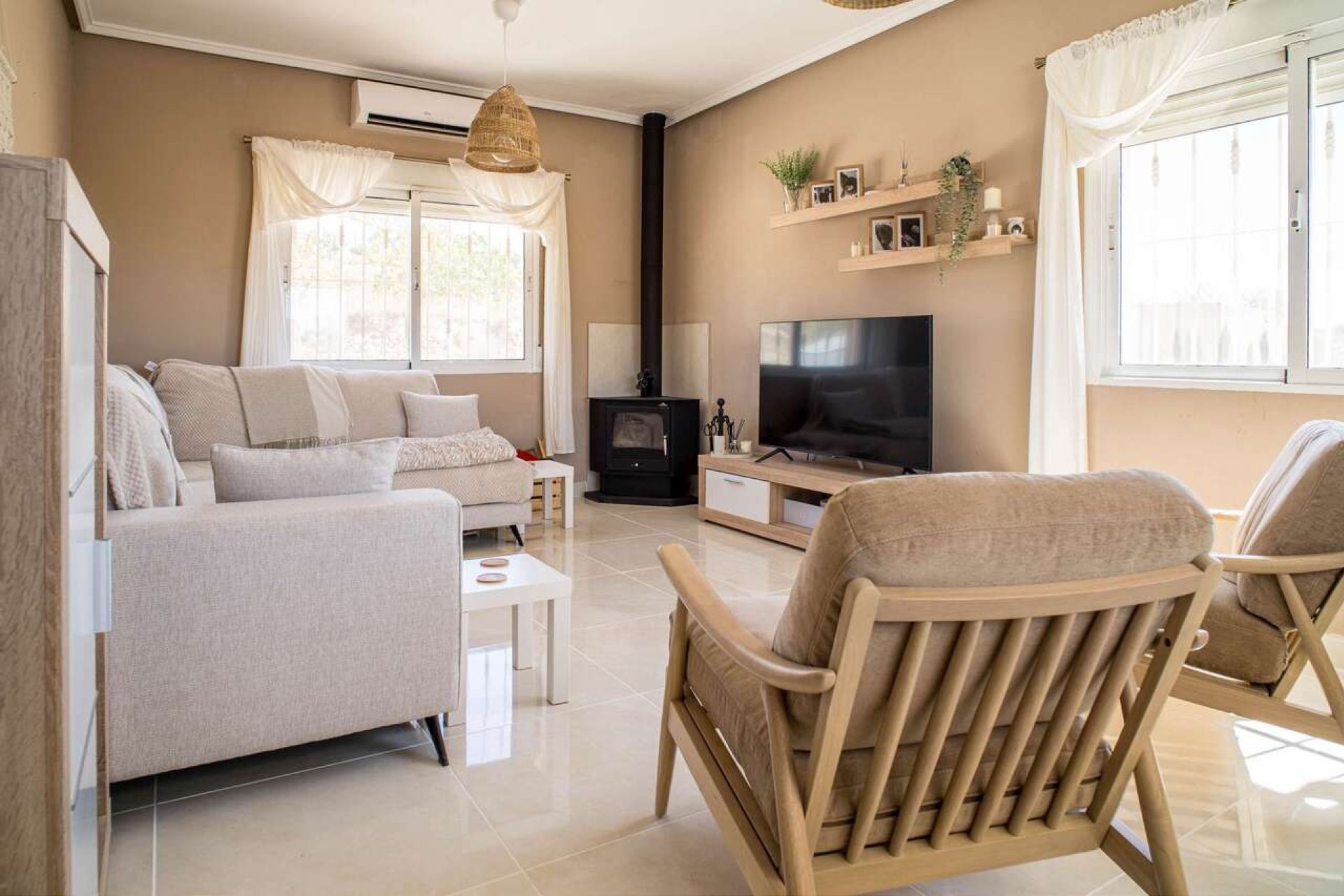 Revente - Villa -
Pinoso - Inland