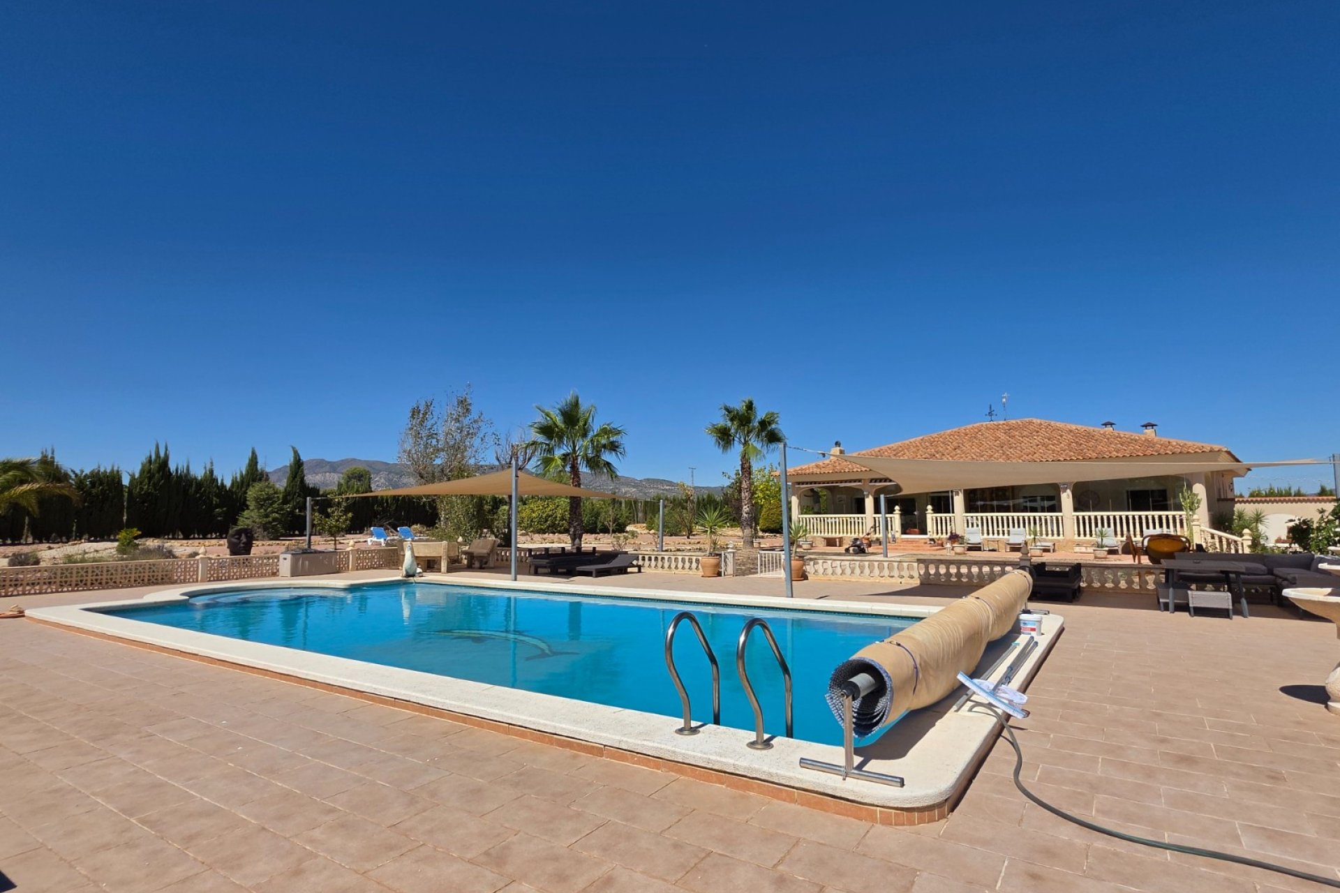 Revente - Villa -
Pinoso - Inland