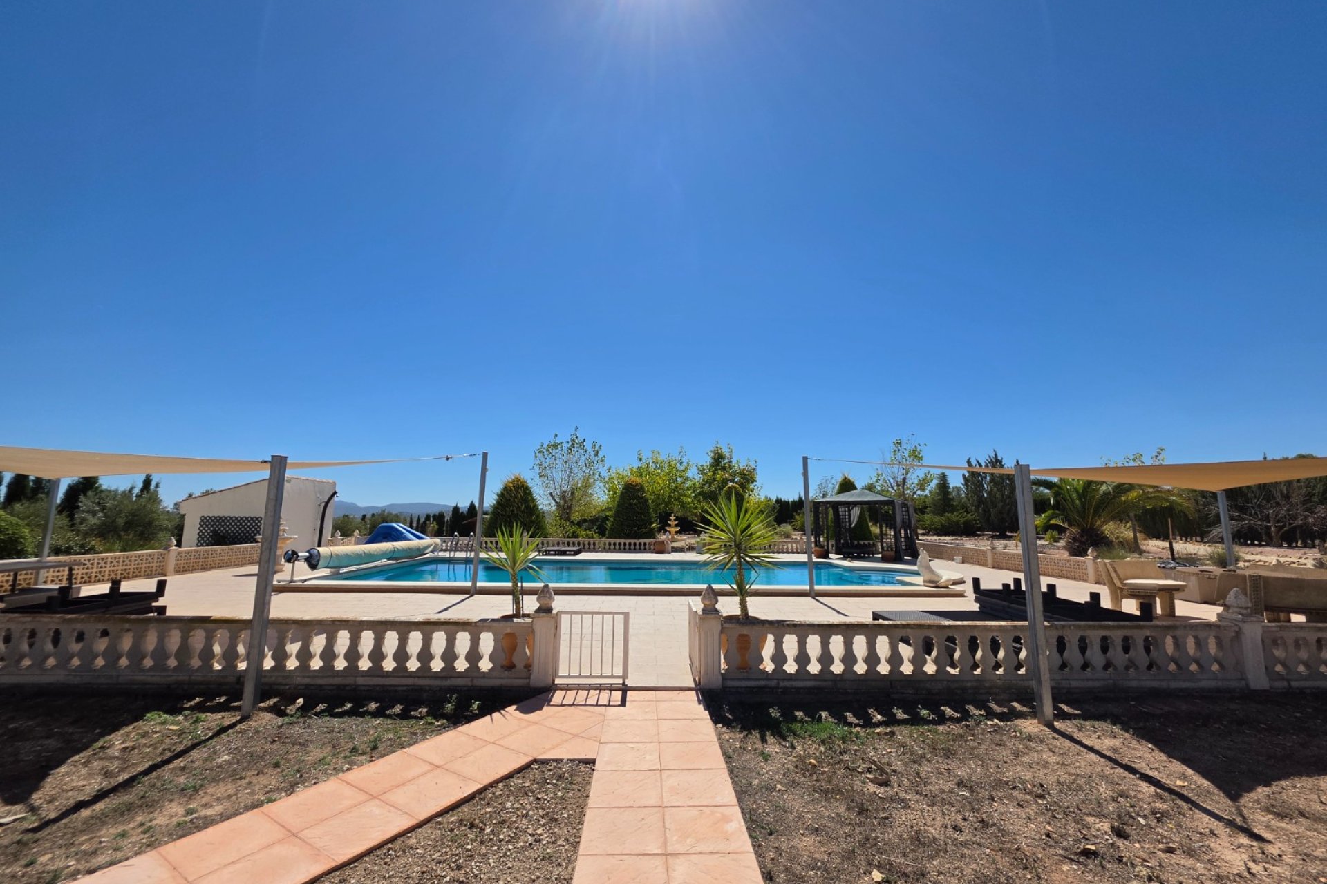 Revente - Villa -
Pinoso - Inland
