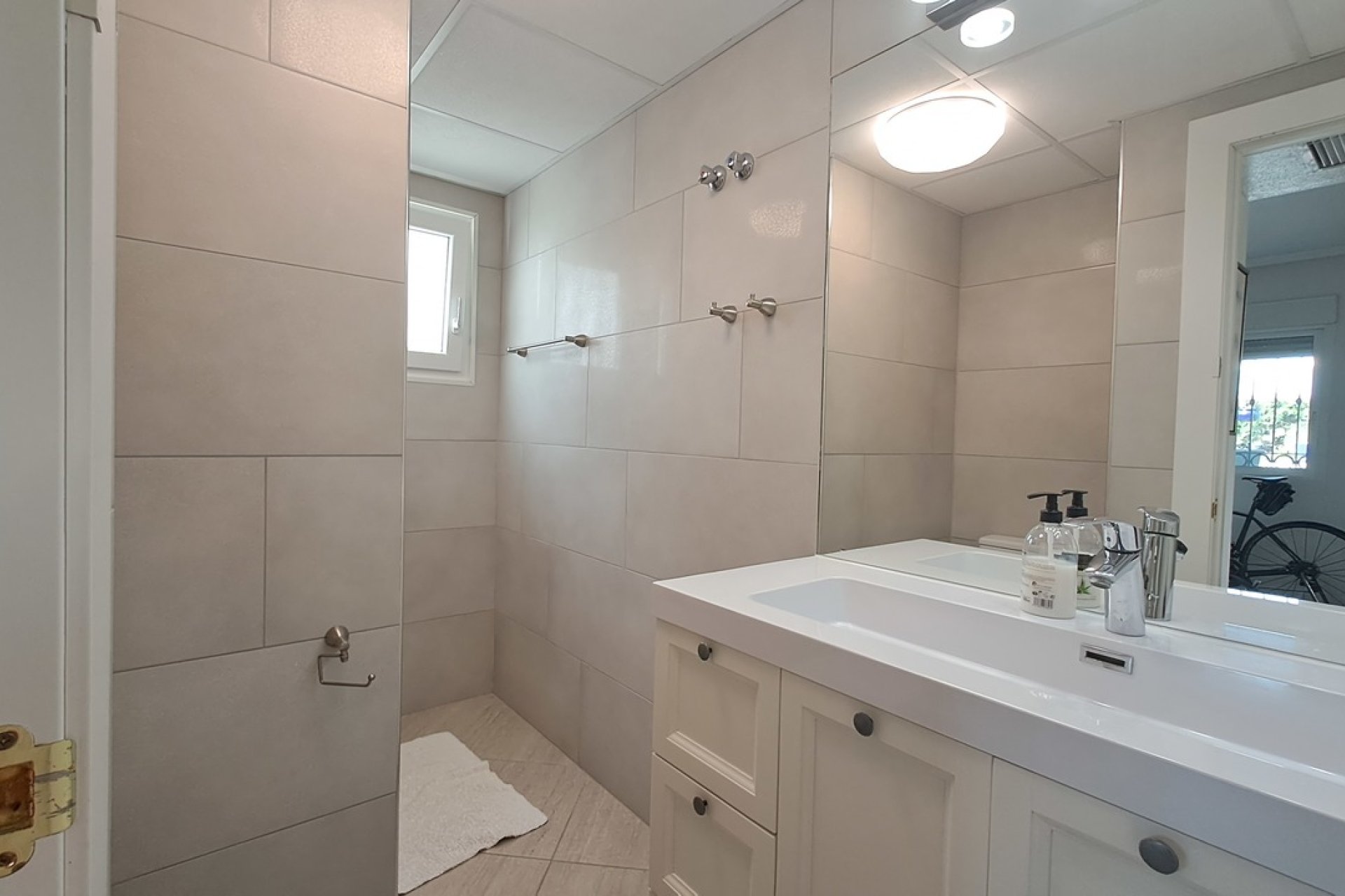 Revente - Villa -
Punta Prima - Costa Blanca