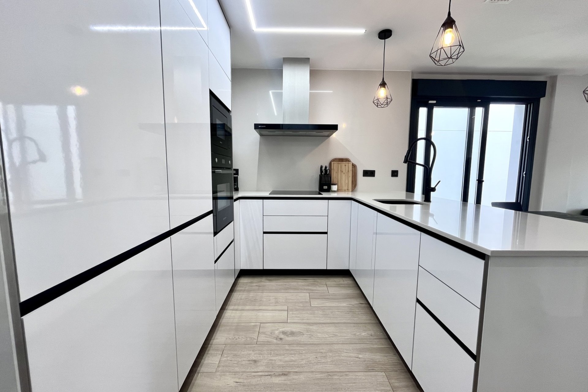 Revente - Villa -
Punta Prima - Costa Blanca