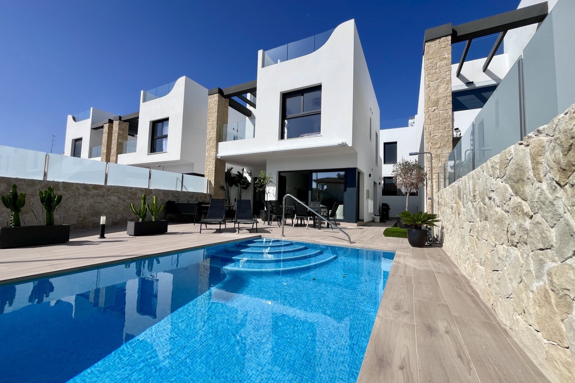 Revente - Villa -
Punta Prima - Costa Blanca