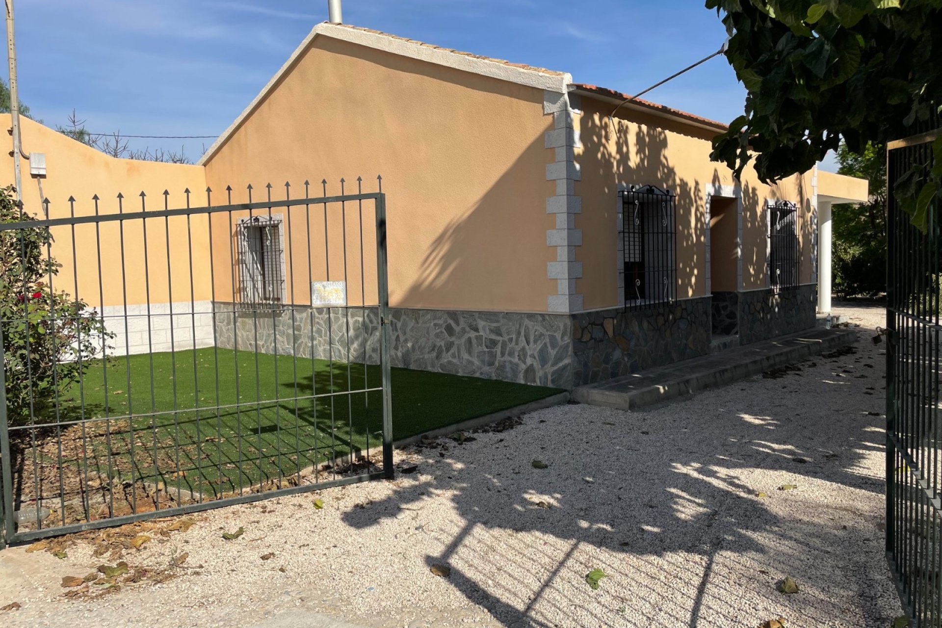 Revente - Villa -
Redován - Inland
