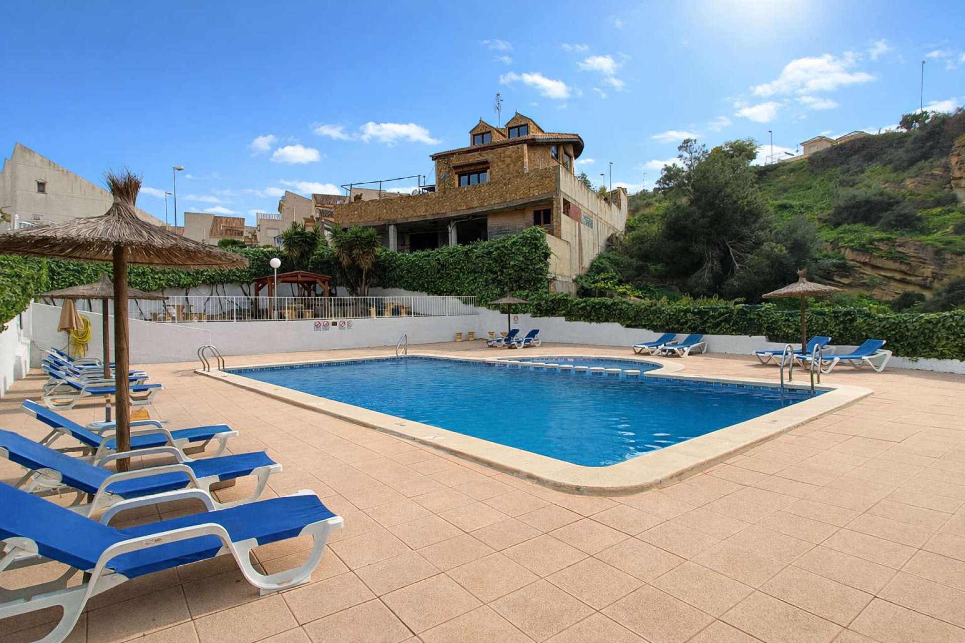 Revente - Villa -
Rojales - Inland