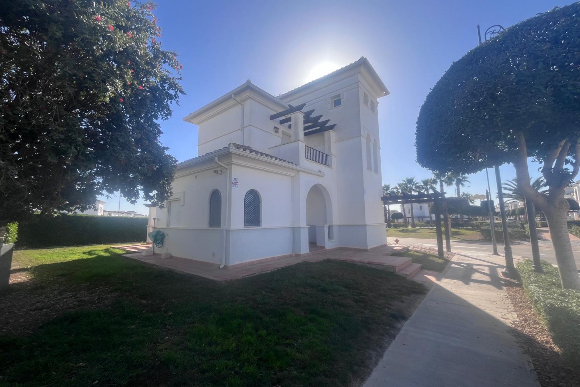 Revente - Villa -
Roldan - Inland