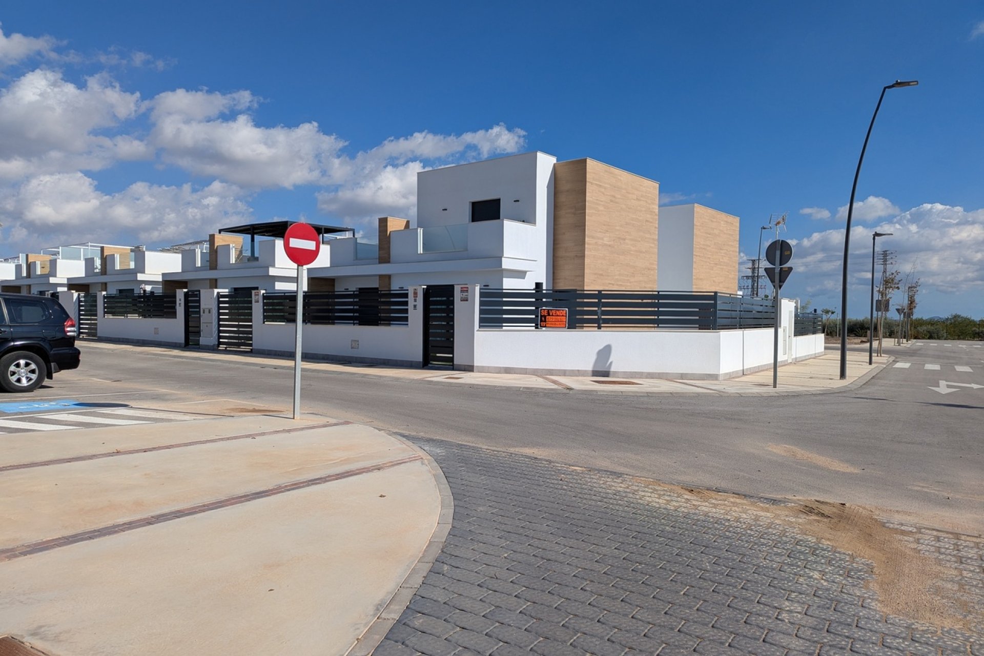 Revente - Villa -
Roldan - Inland