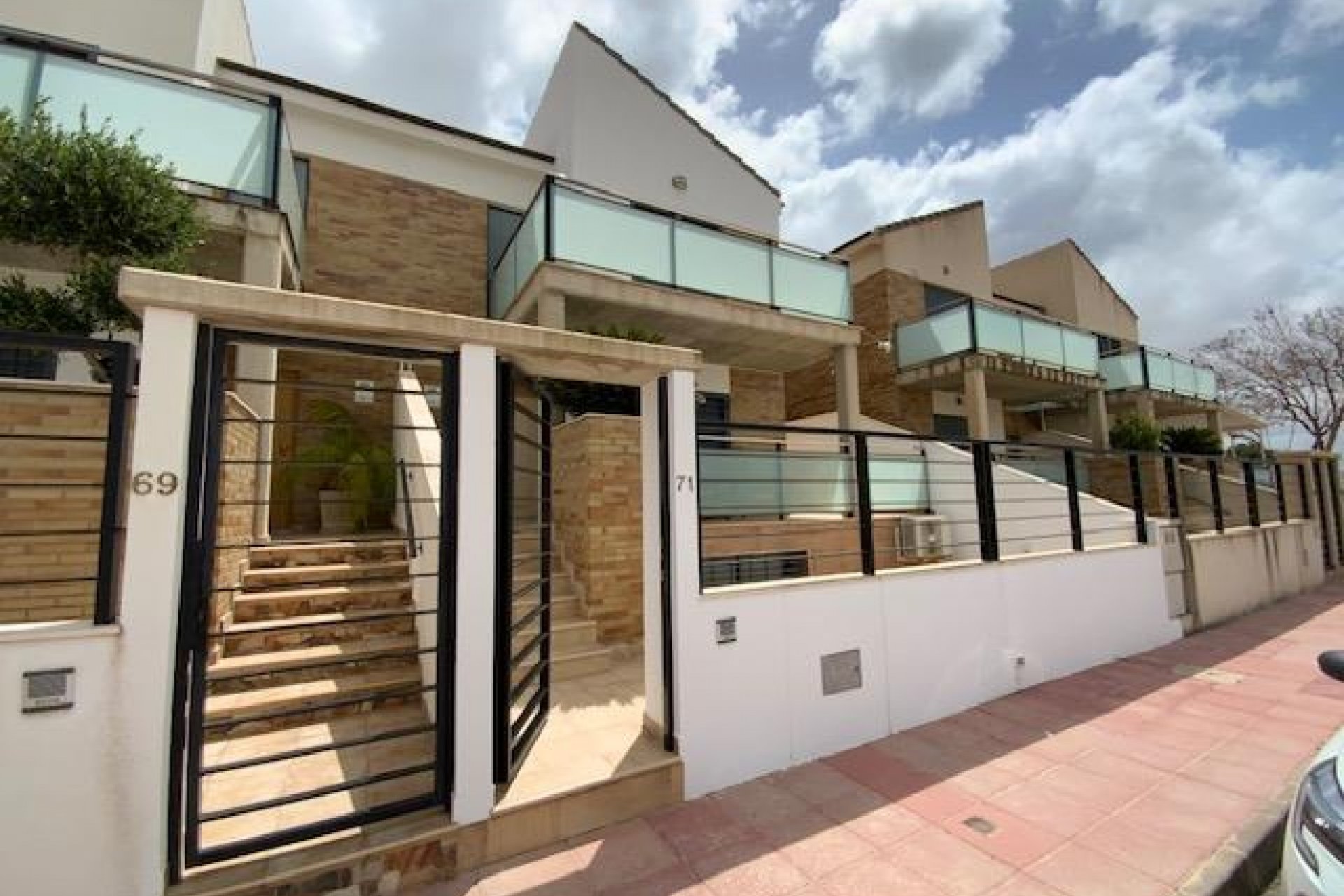 Revente - Villa -
Roldan - Inland