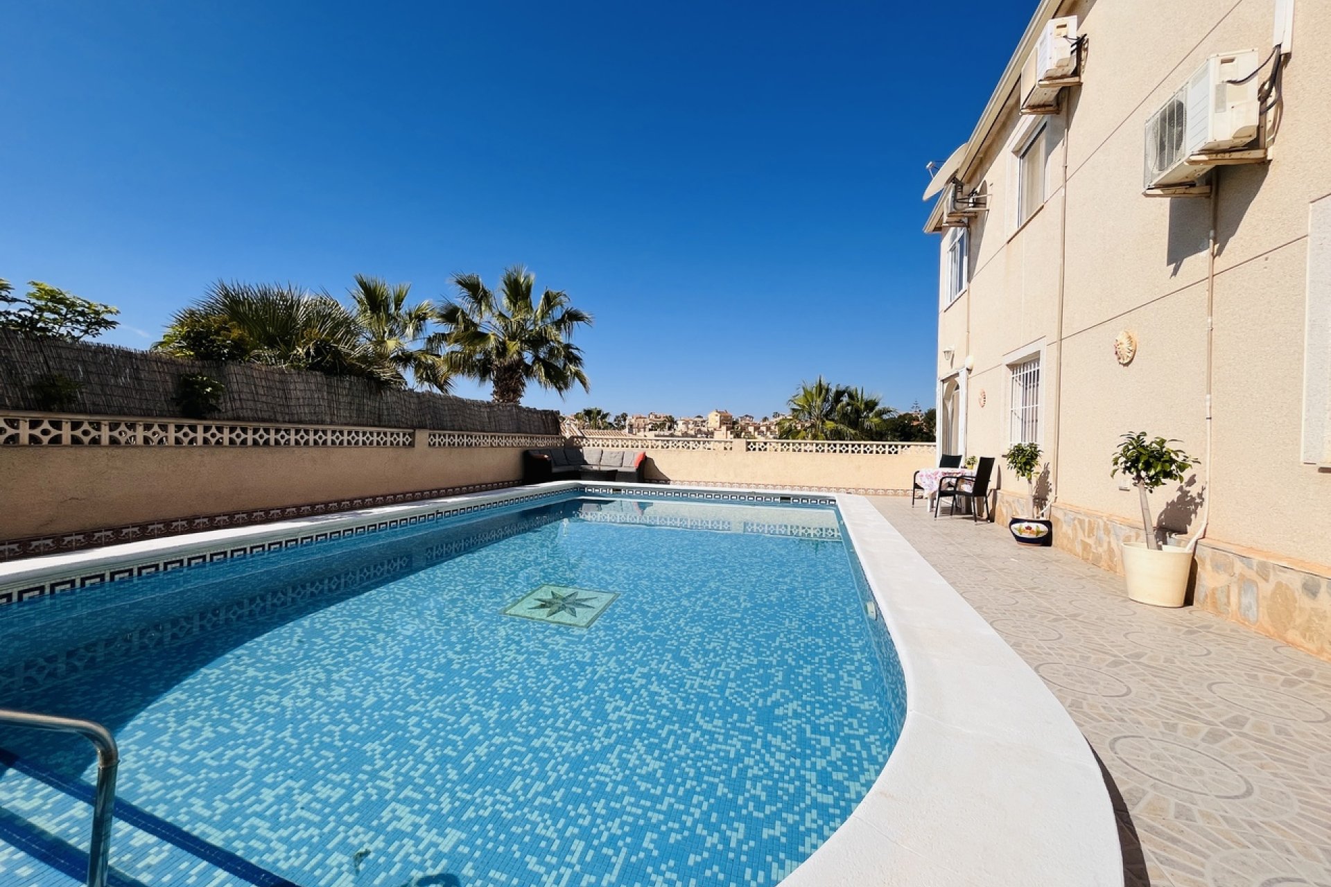 Revente - Villa -
San Miguel de Salinas - Inland
