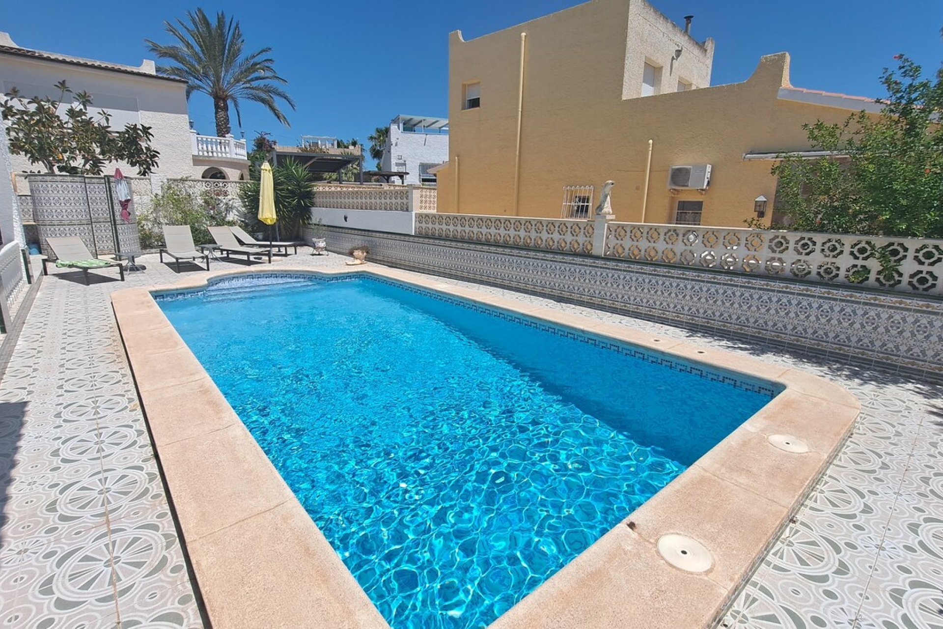 Revente - Villa -
San Miguel de Salinas - Inland
