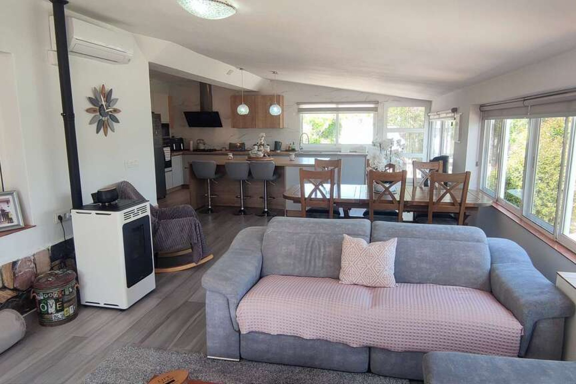 Revente - Villa -
Sax - Inland
