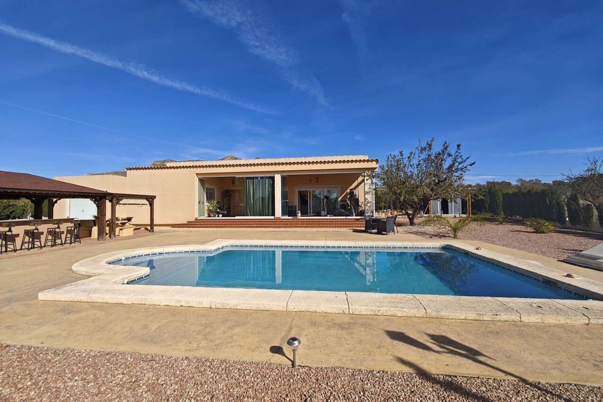 Revente - Villa -
Sax - Inland