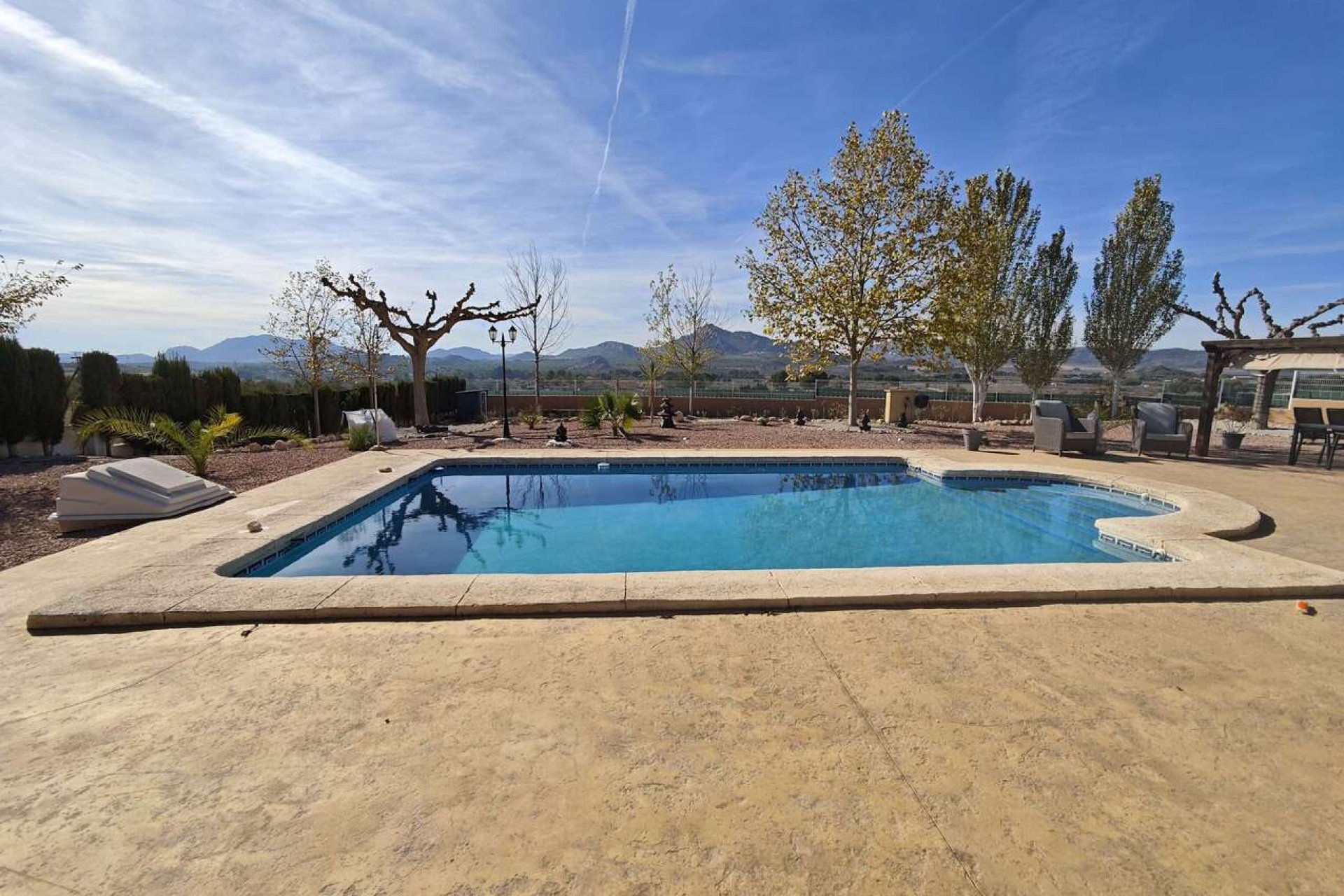 Revente - Villa -
Sax - Inland