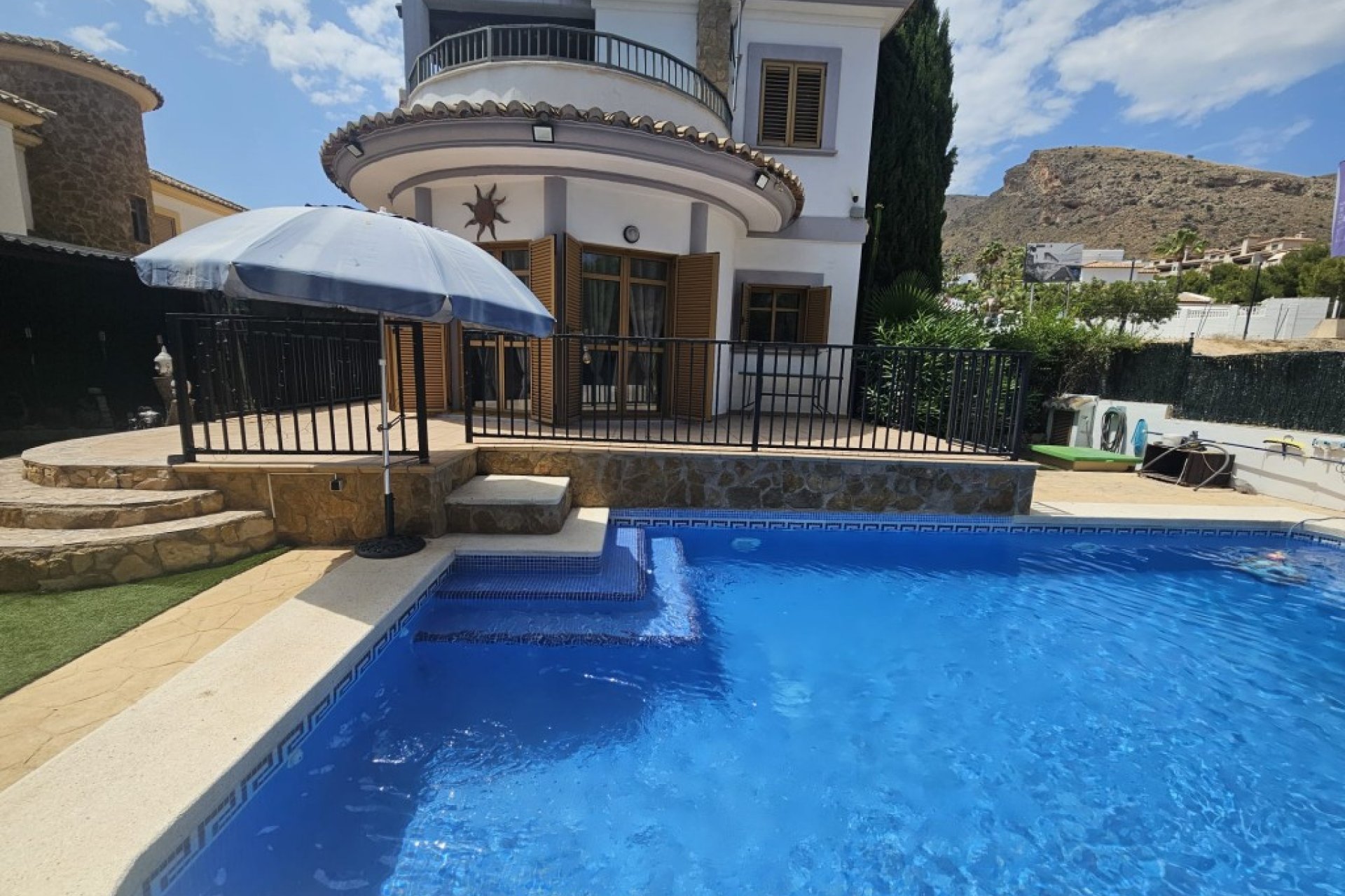 Revente - Villa -
Sierra Cortina - Inland