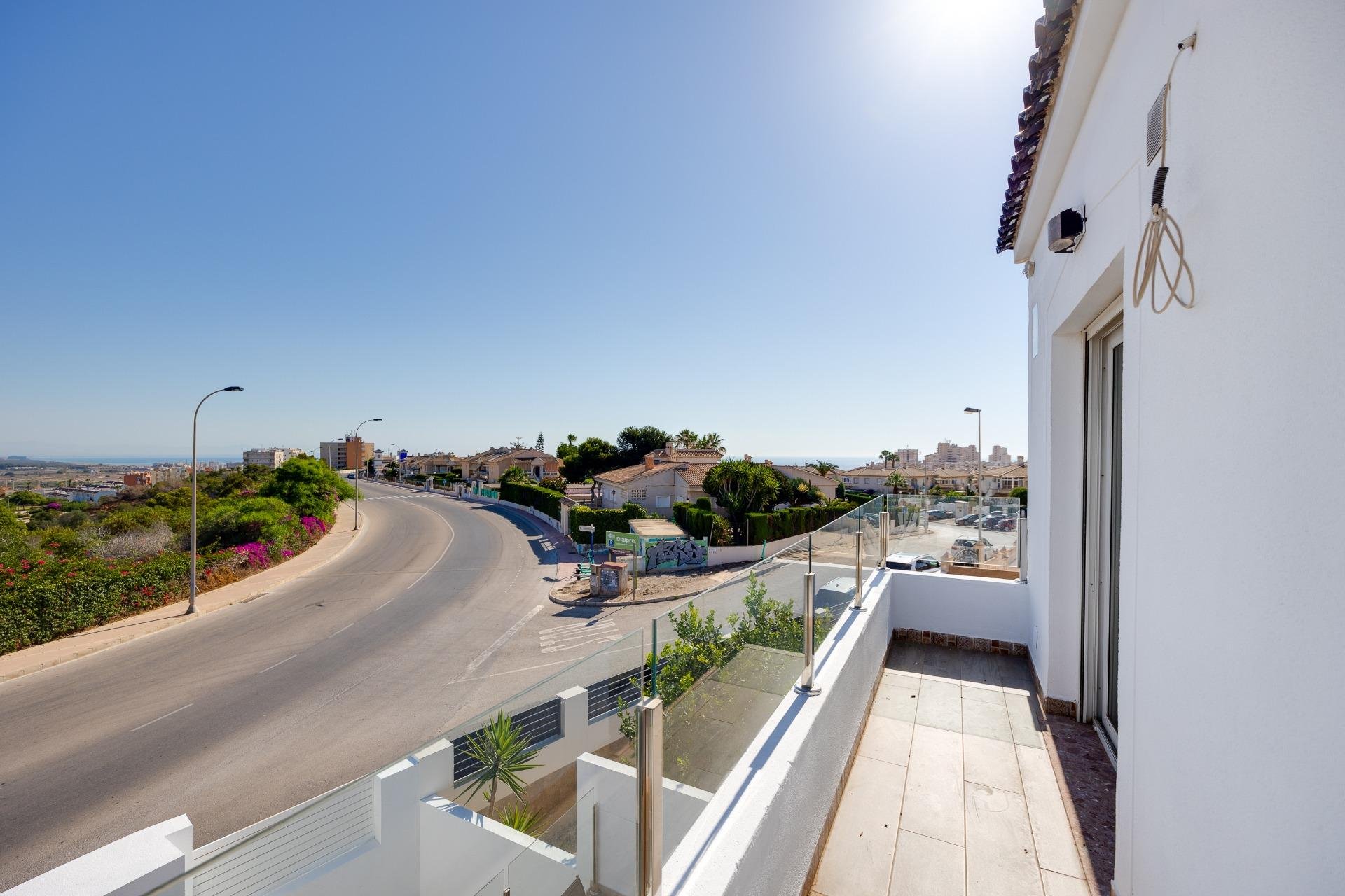 Revente - Villa -
Torrevieja - Aguas Nuevas