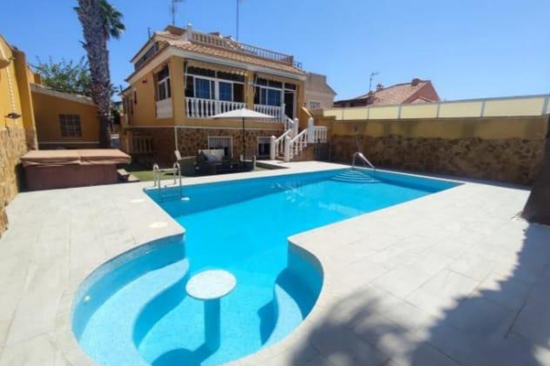 Revente - Villa -
Torrevieja - Aguas Nuevas
