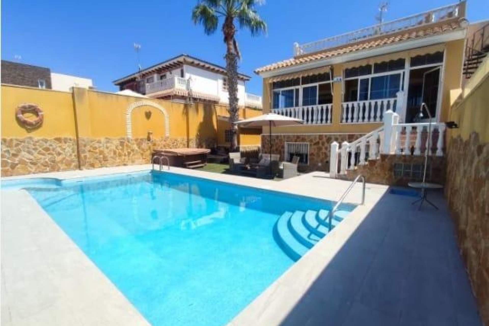 Revente - Villa -
Torrevieja - Aguas Nuevas