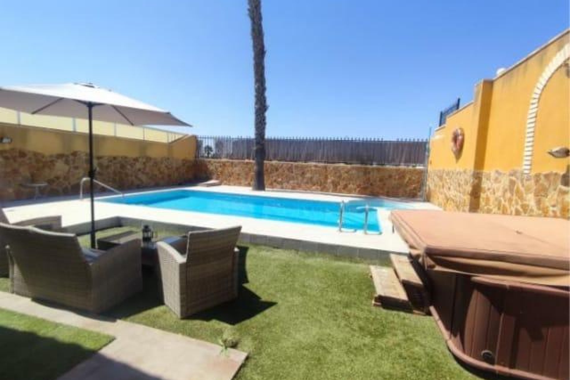 Revente - Villa -
Torrevieja - Aguas Nuevas