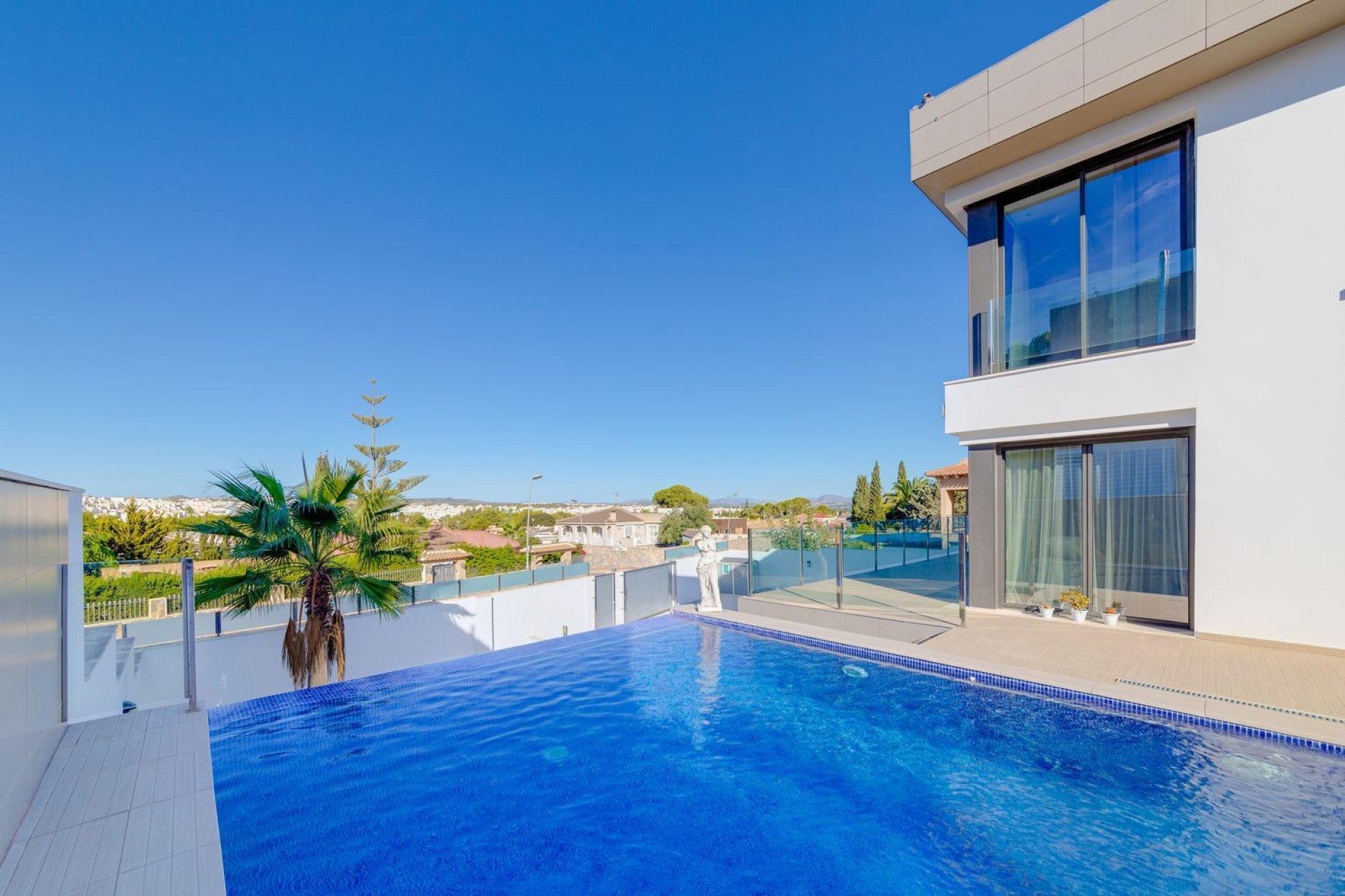 Revente - Villa -
Torrevieja - Costa Blanca