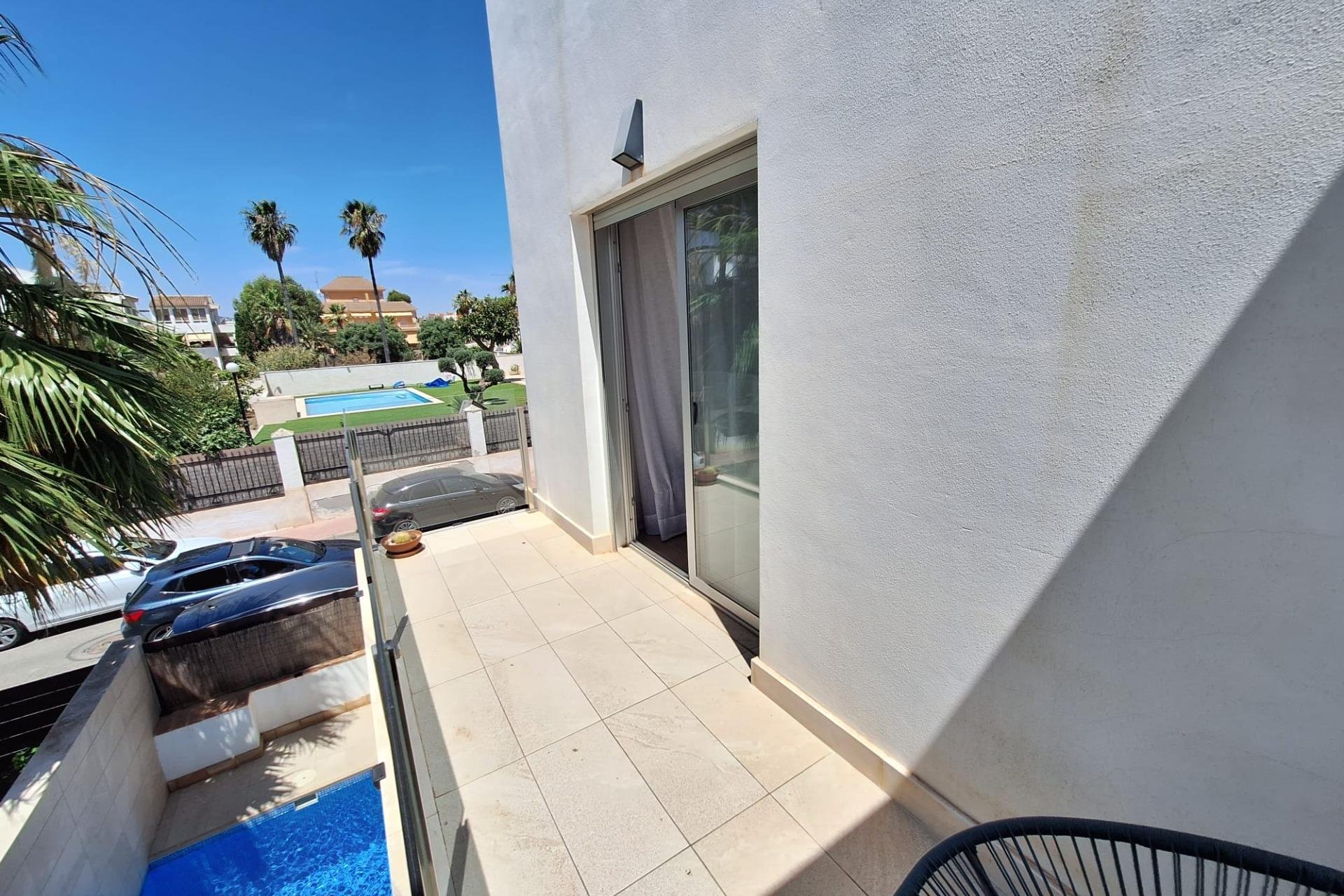 Revente - Villa -
Torrevieja - Los Frutales