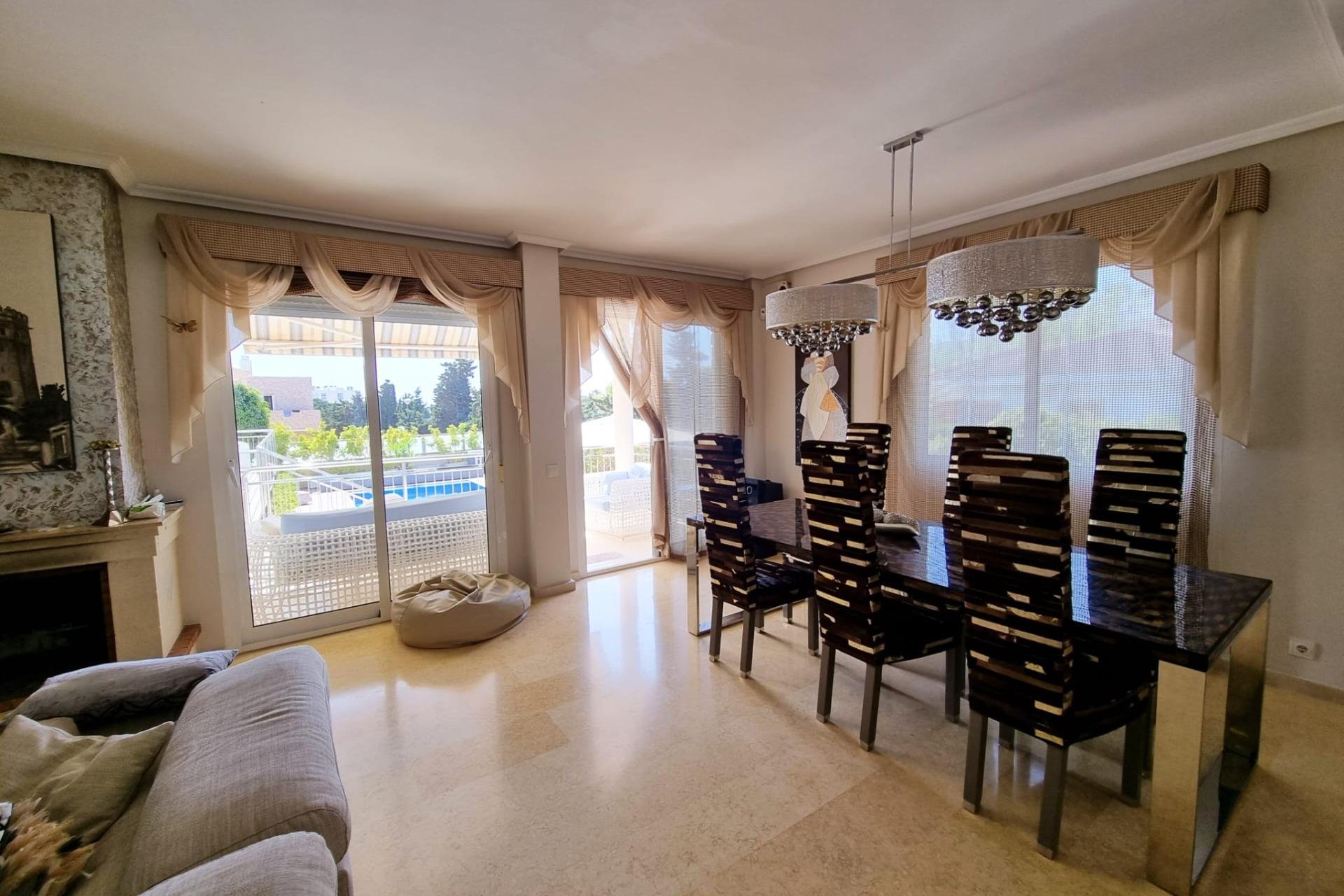 Revente - Villa -
Torrevieja - Torre La Mata
