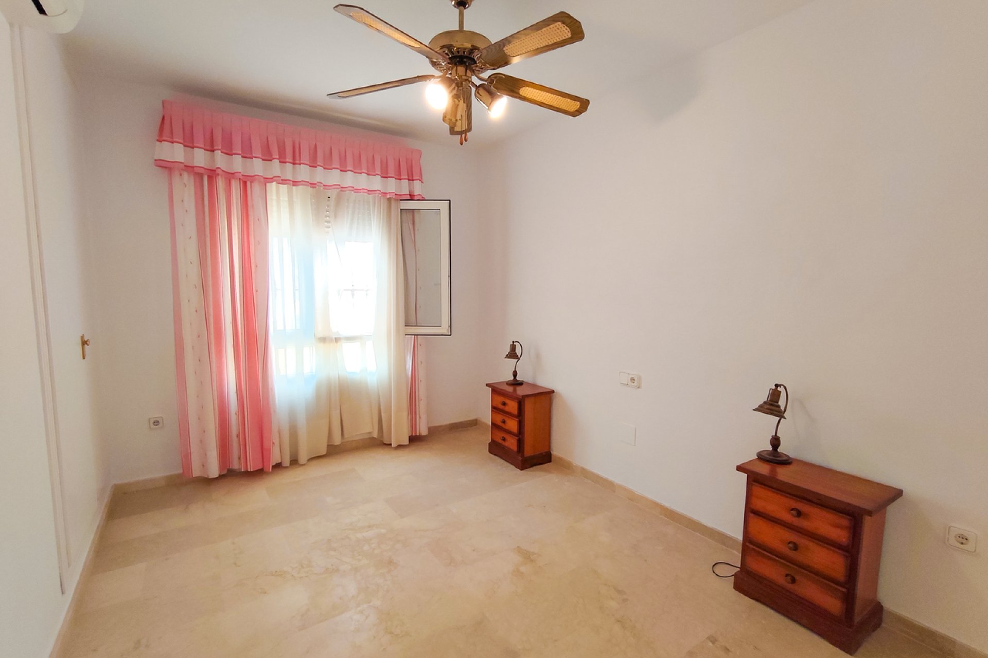 Revente - Villa -
Villamartin - Costa Blanca