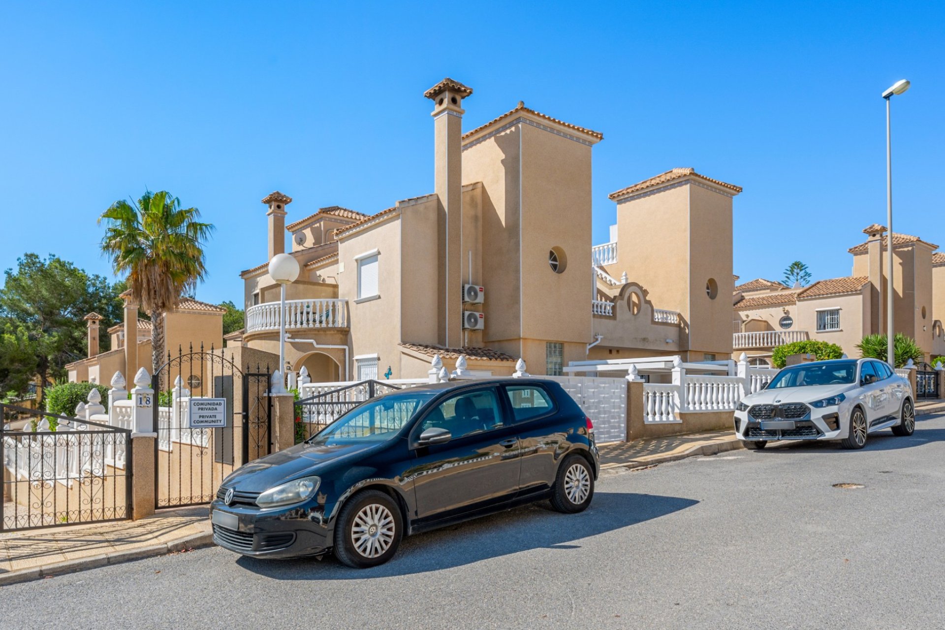 Revente - Villa -
Villamartin - Costa Blanca