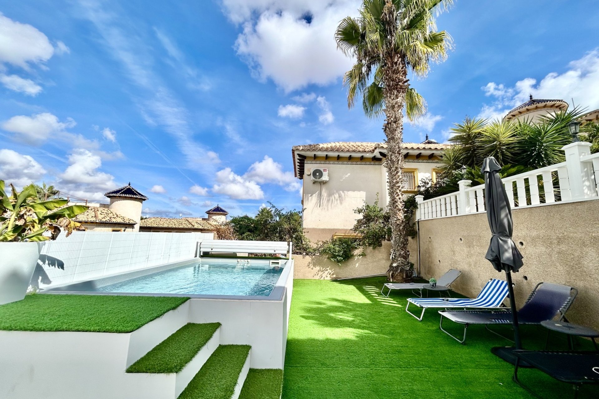 Revente - Villa -
Villamartin - Costa Blanca