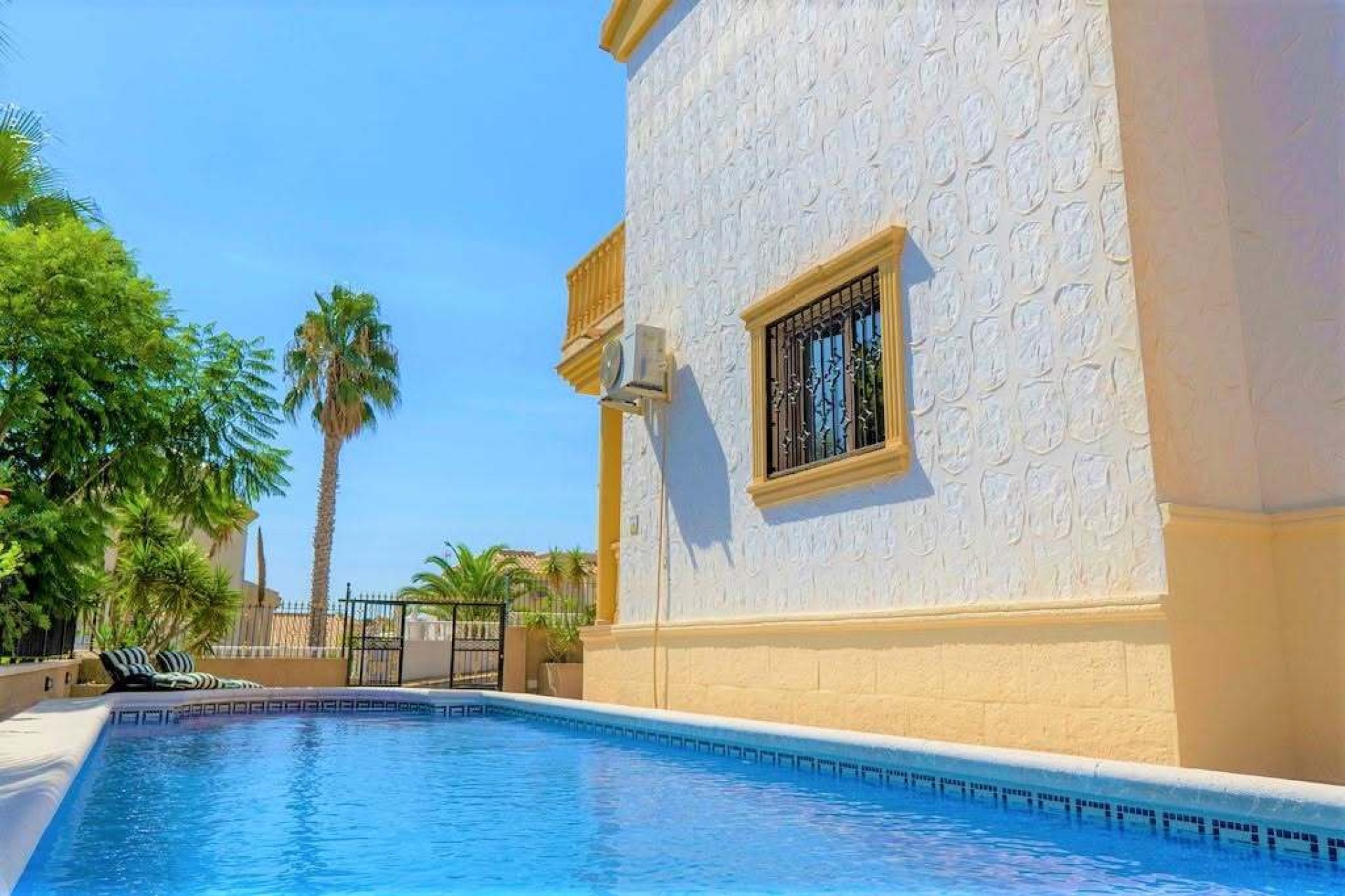 Revente - Villa -
Villamartin - Las Filipinas