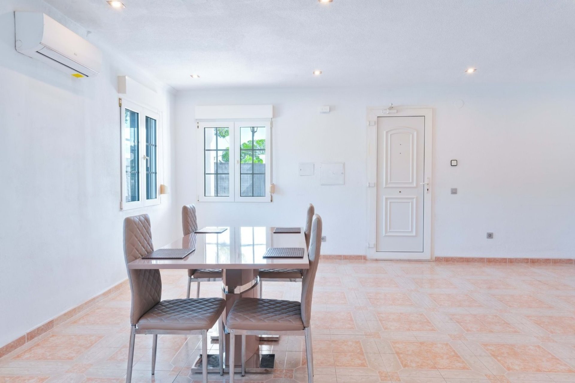 Revente - Villa -
Yecla - Inland