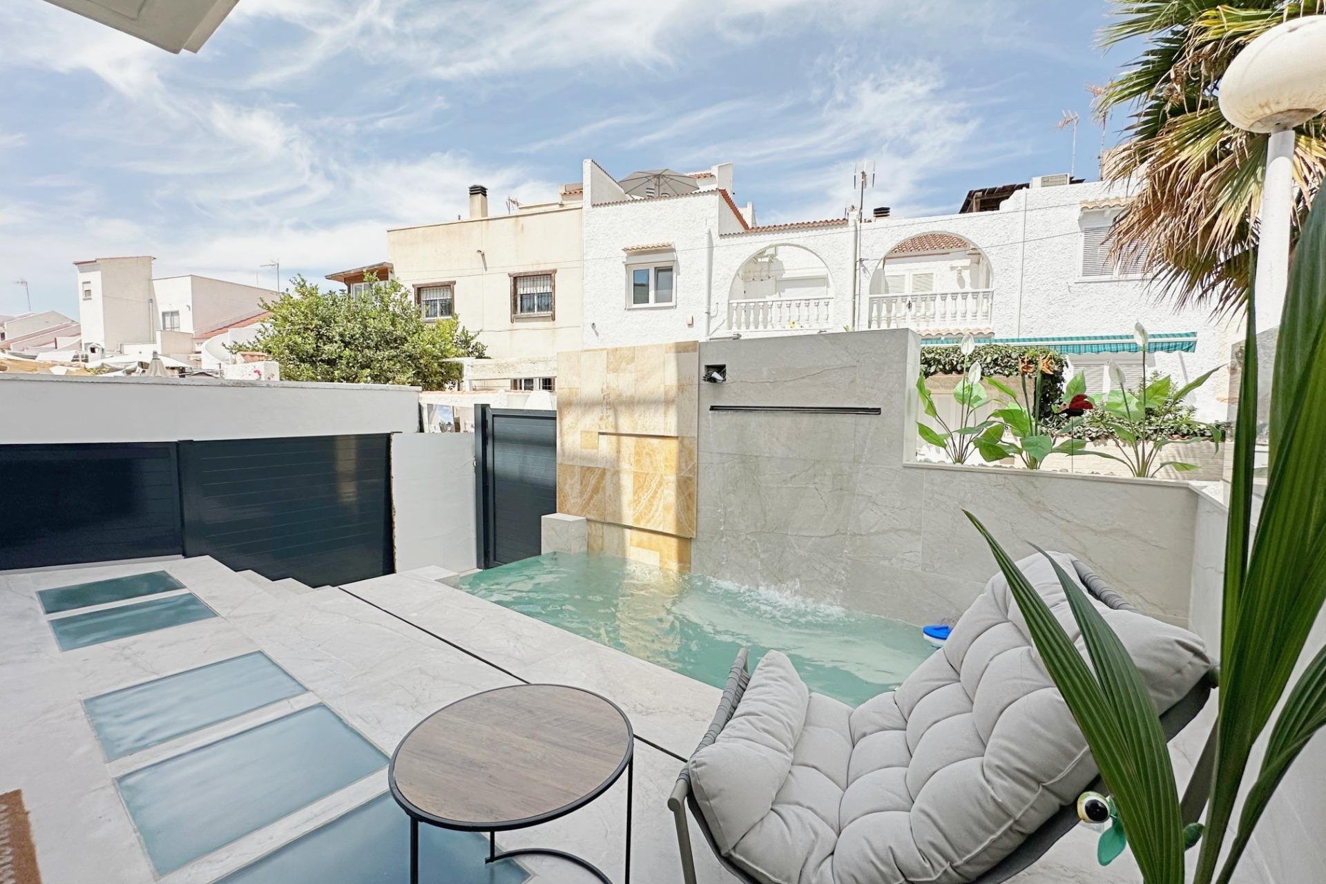 Revânzare - Casă înșiruită -
Torrevieja - Calas Blanca