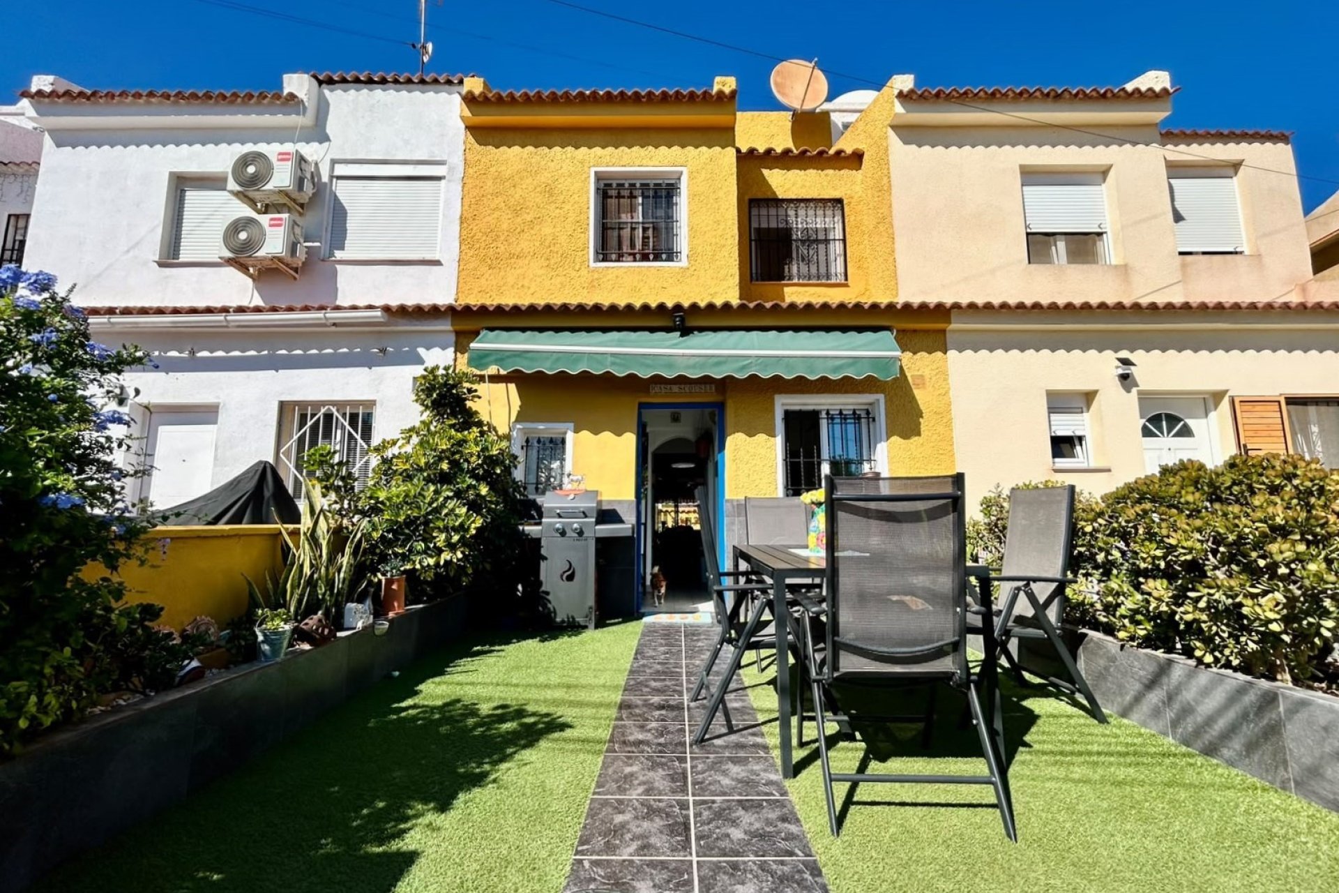Revânzare - Casă înșiruită -
Torrevieja - Costa Blanca